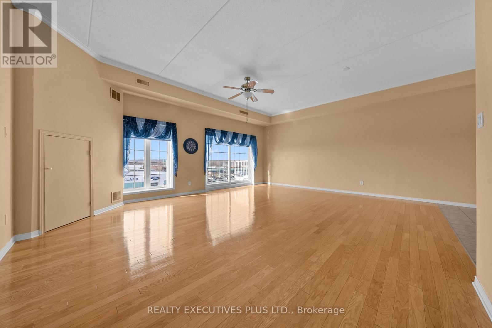 407 - 2921 LAURIER STREET Image 6