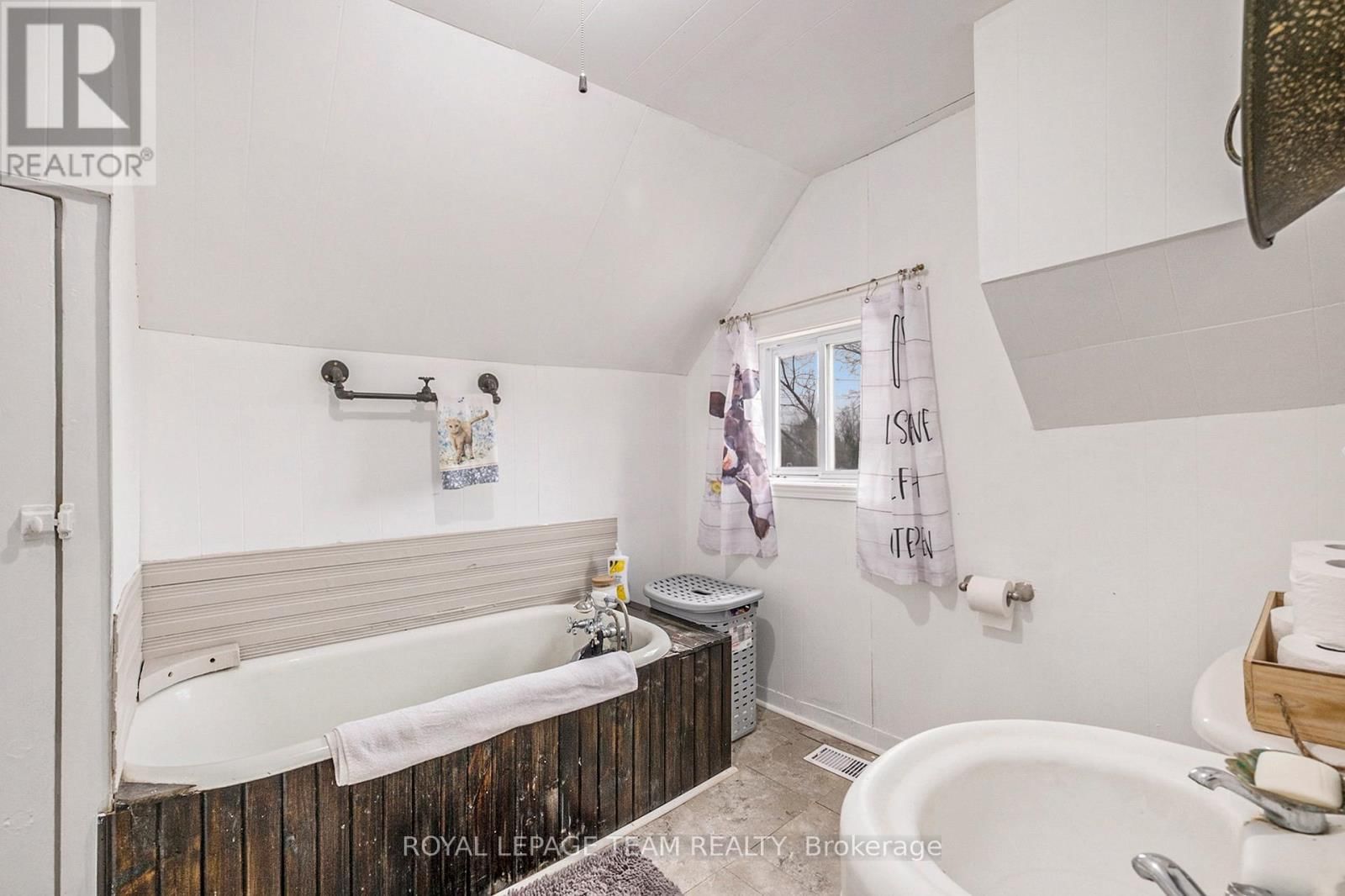 10296 MARIONVILLE ROAD Image 21