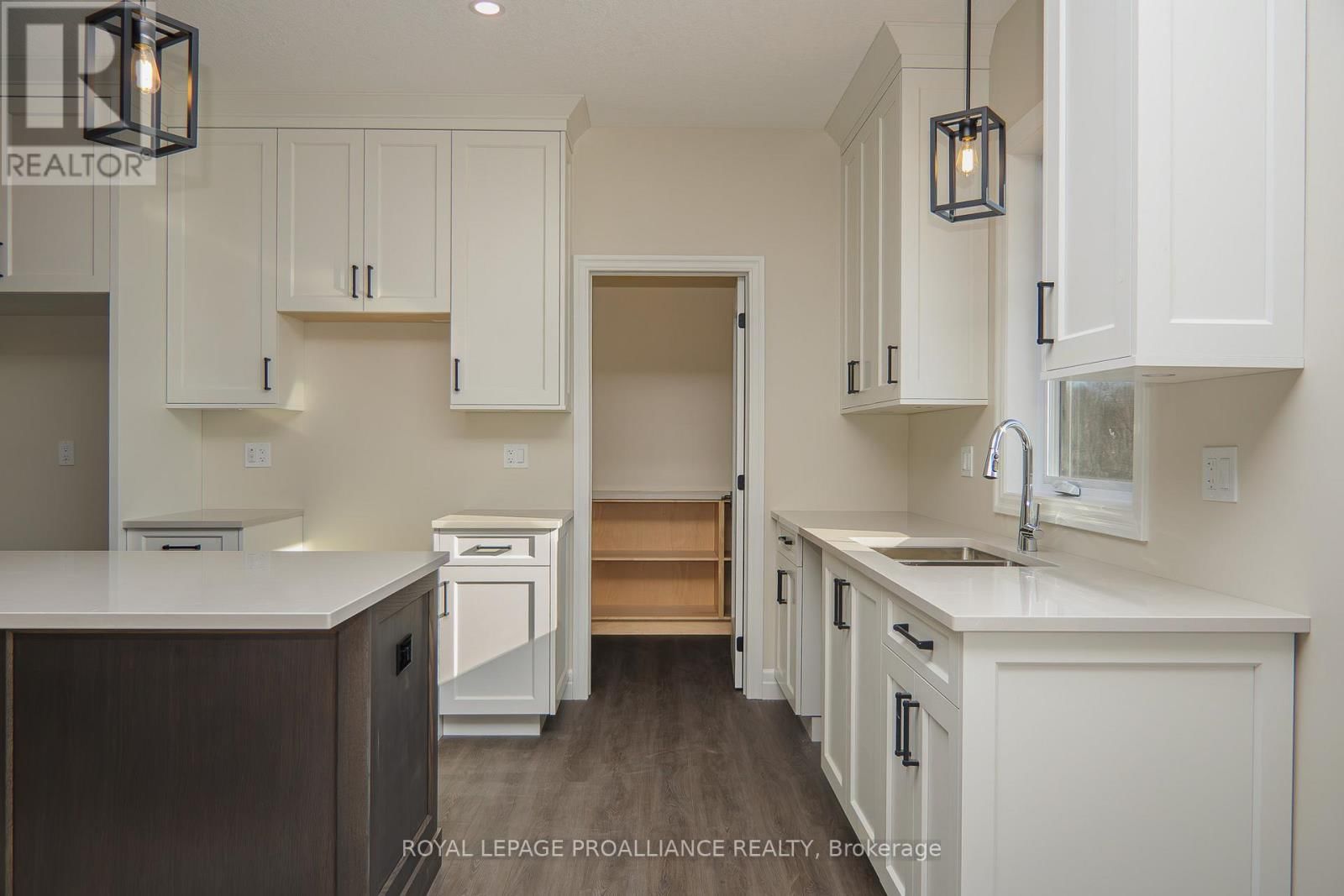 2461 VICTORIA ROAD Image 11