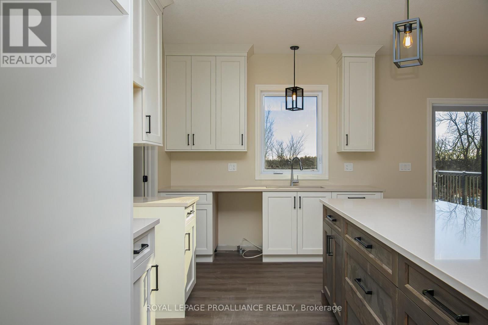 2461 VICTORIA ROAD Image 12