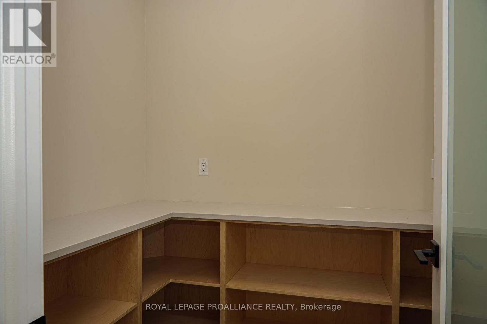 2461 VICTORIA ROAD Image 18