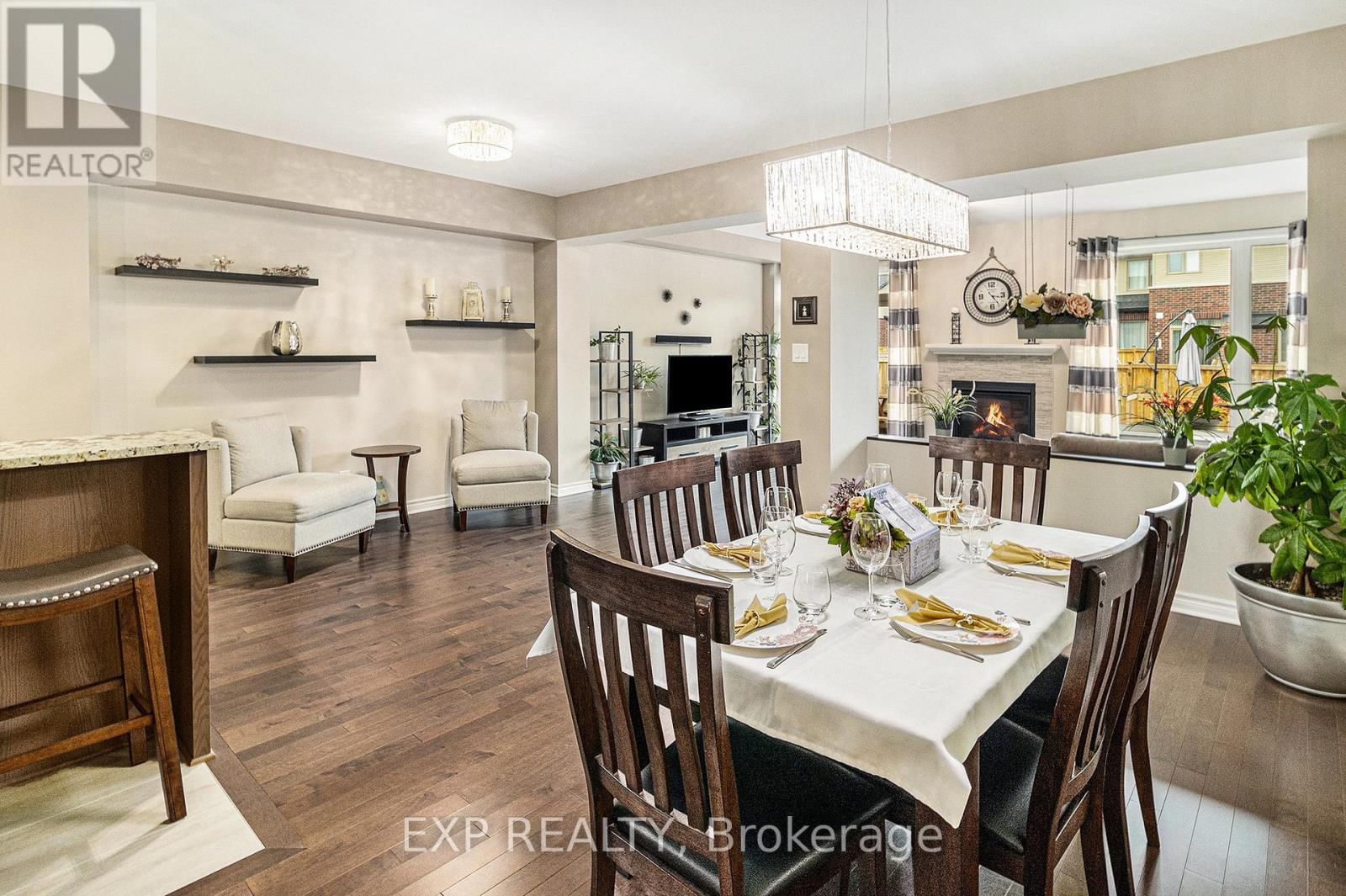 383 MEMORIAL GROVE Image 11