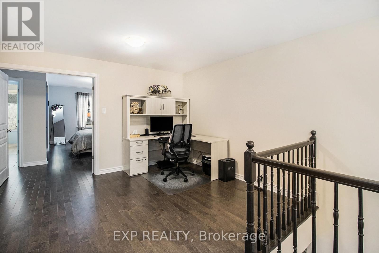 383 MEMORIAL GROVE Image 20