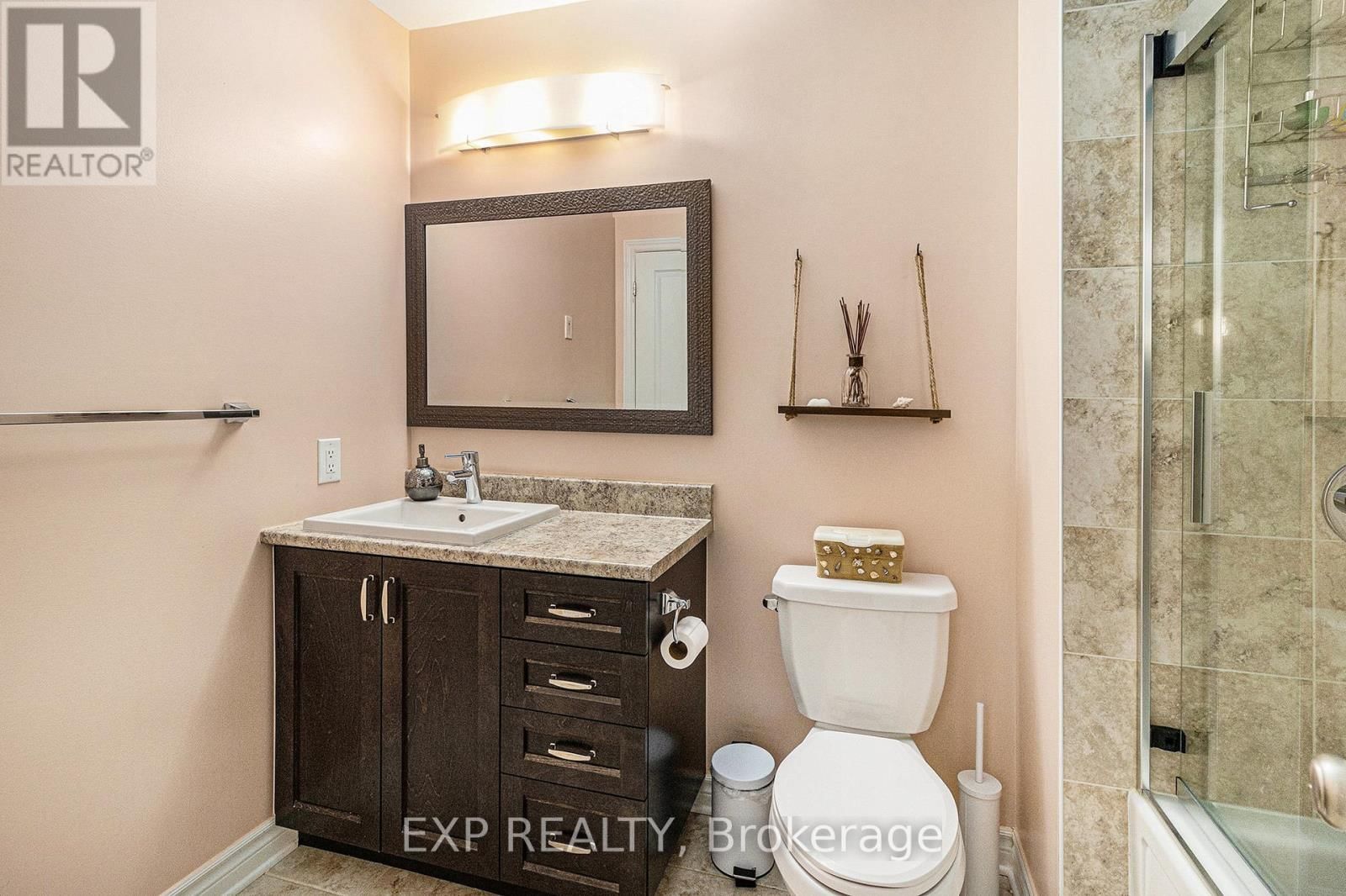 383 MEMORIAL GROVE Image 31