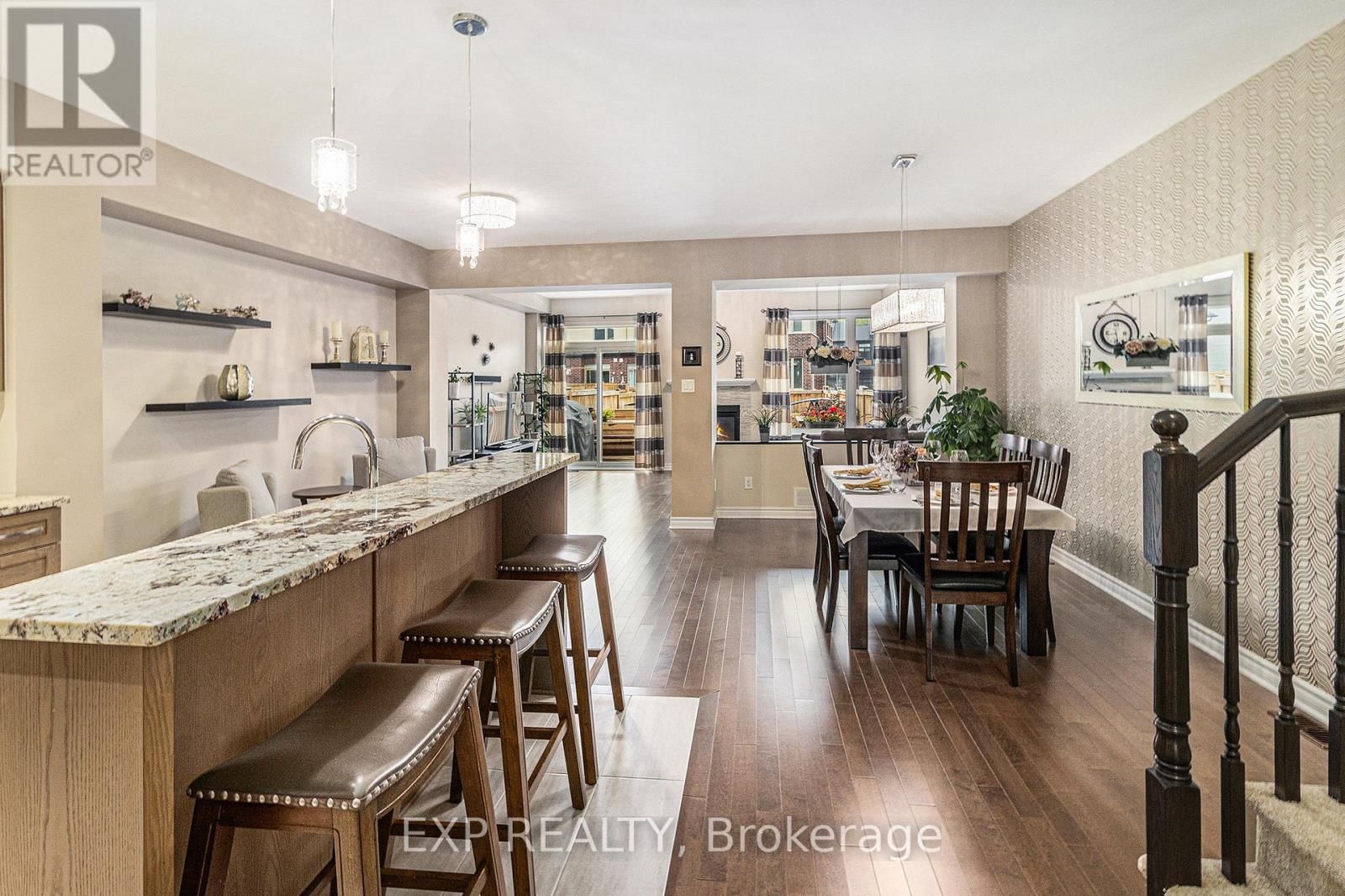 383 MEMORIAL GROVE Image 9