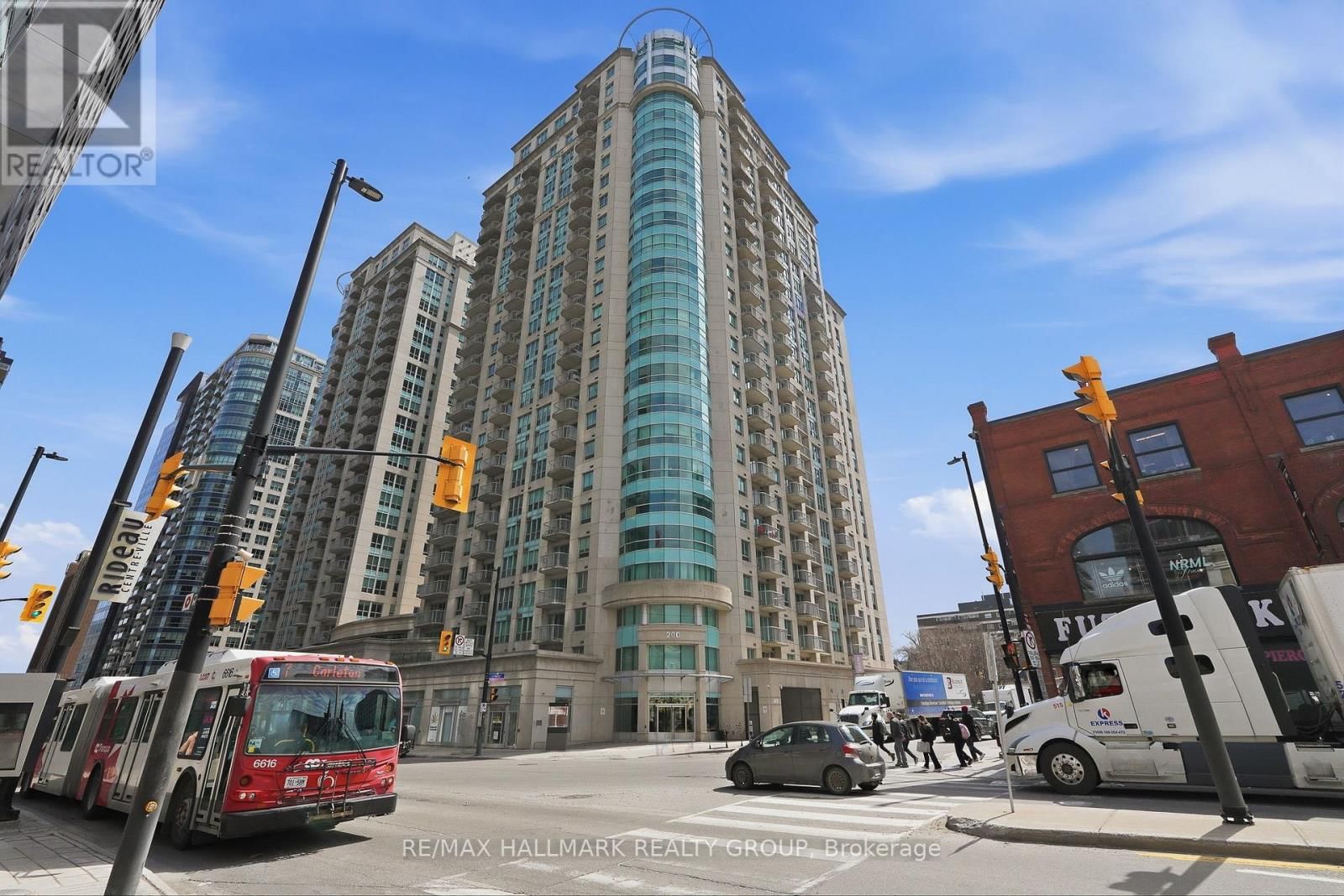 809 - 200 RIDEAU STREET Image 1