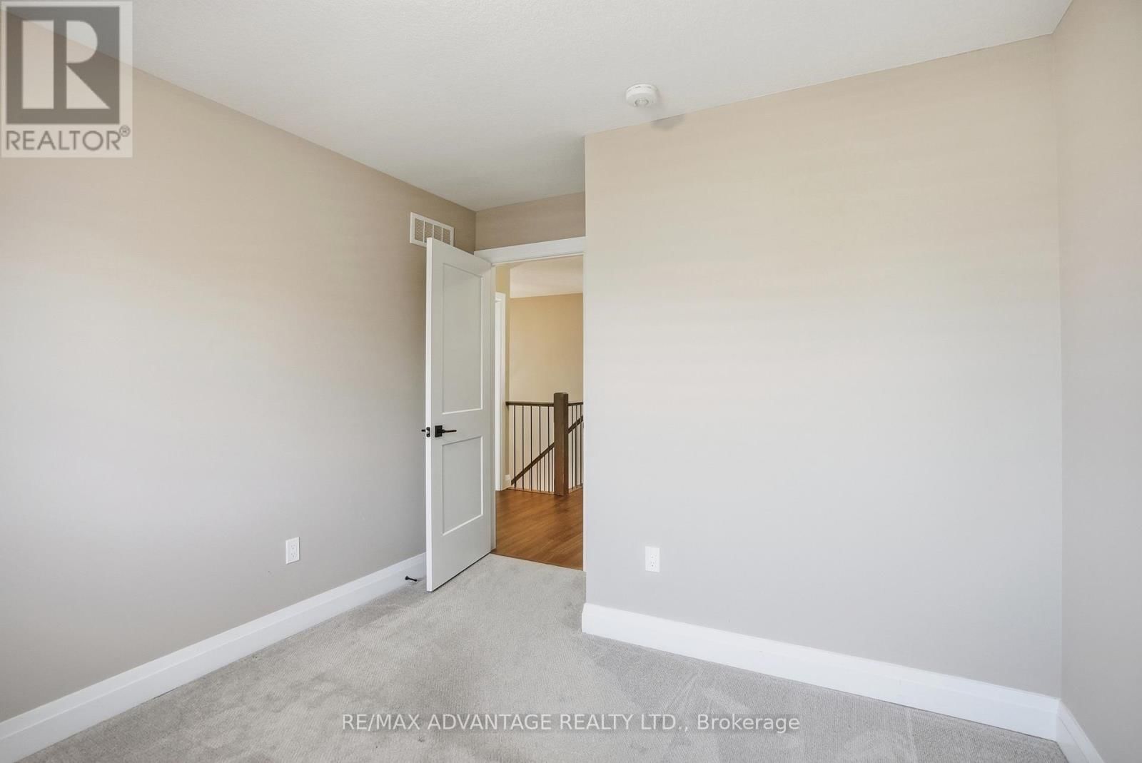 164 - 1061 EAGLETRACE DRIVE Image 25