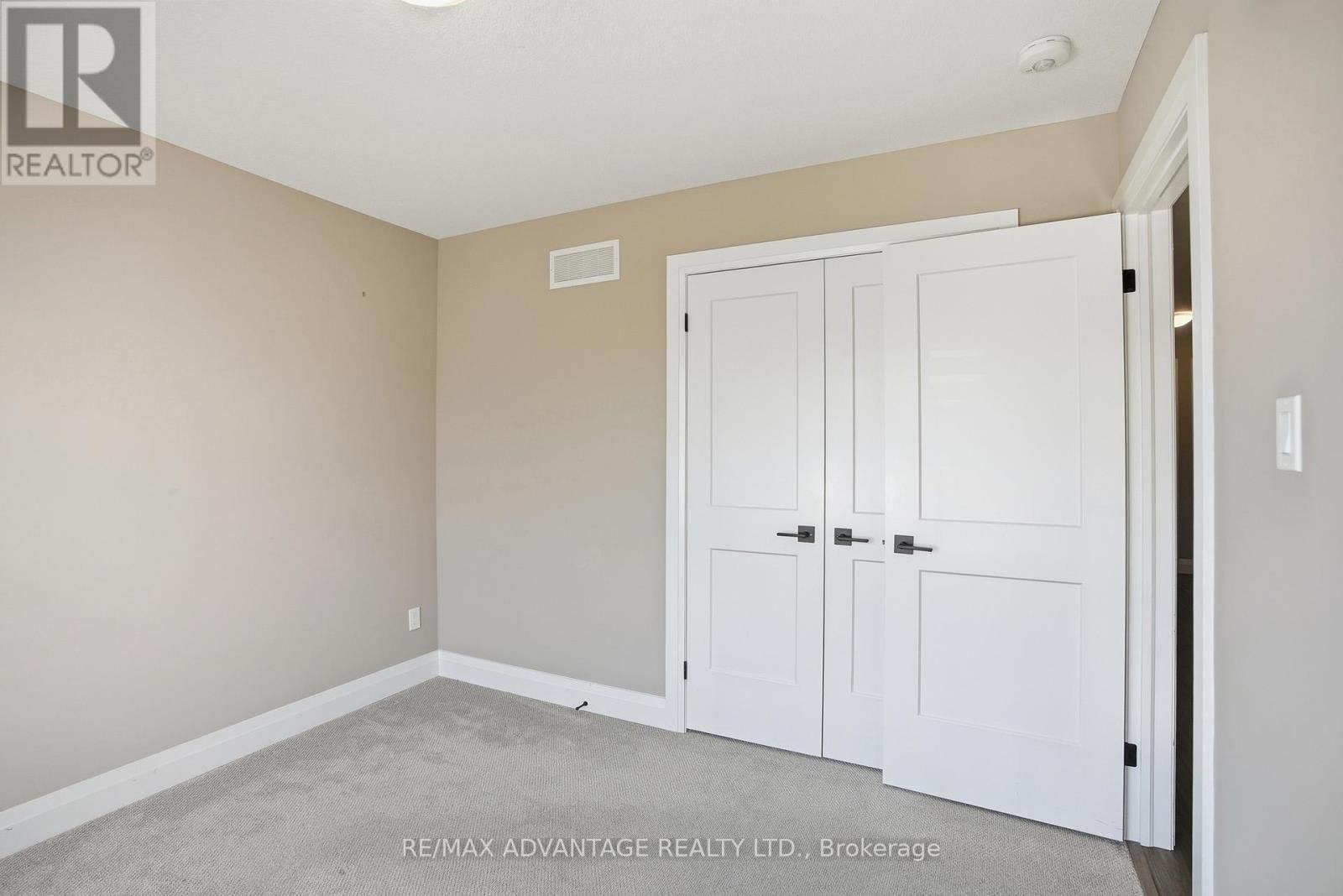 164 - 1061 EAGLETRACE DRIVE Image 27