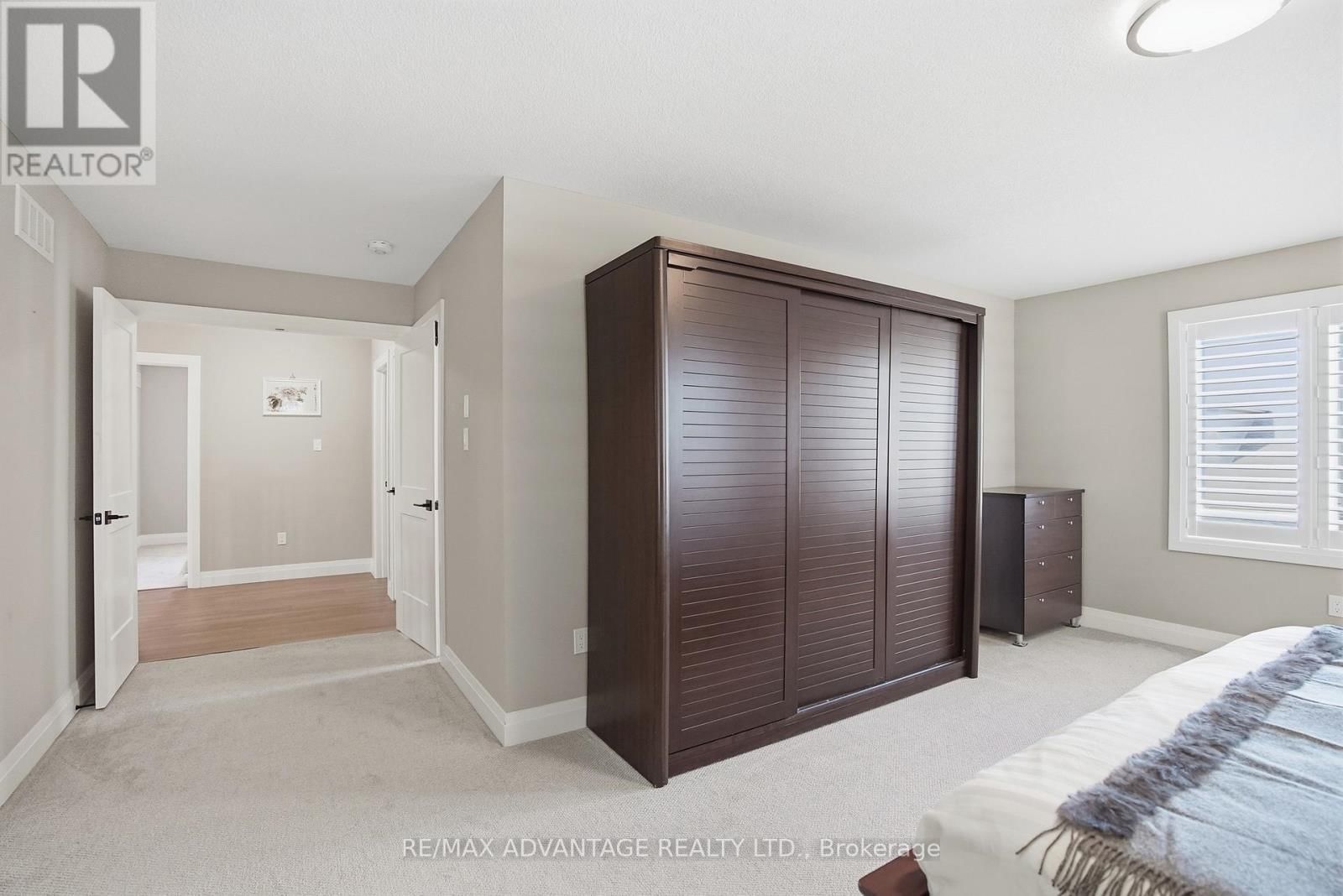 164 - 1061 EAGLETRACE DRIVE Image 33