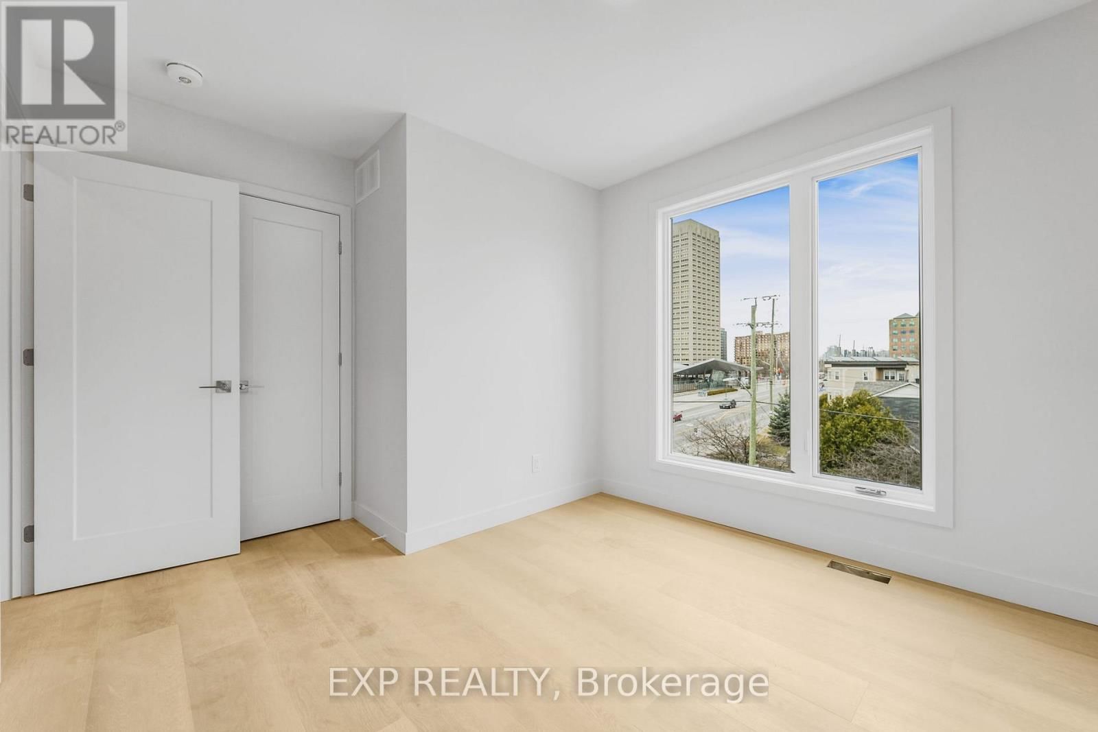 A - 2 CAROLINE AVENUE Image 18