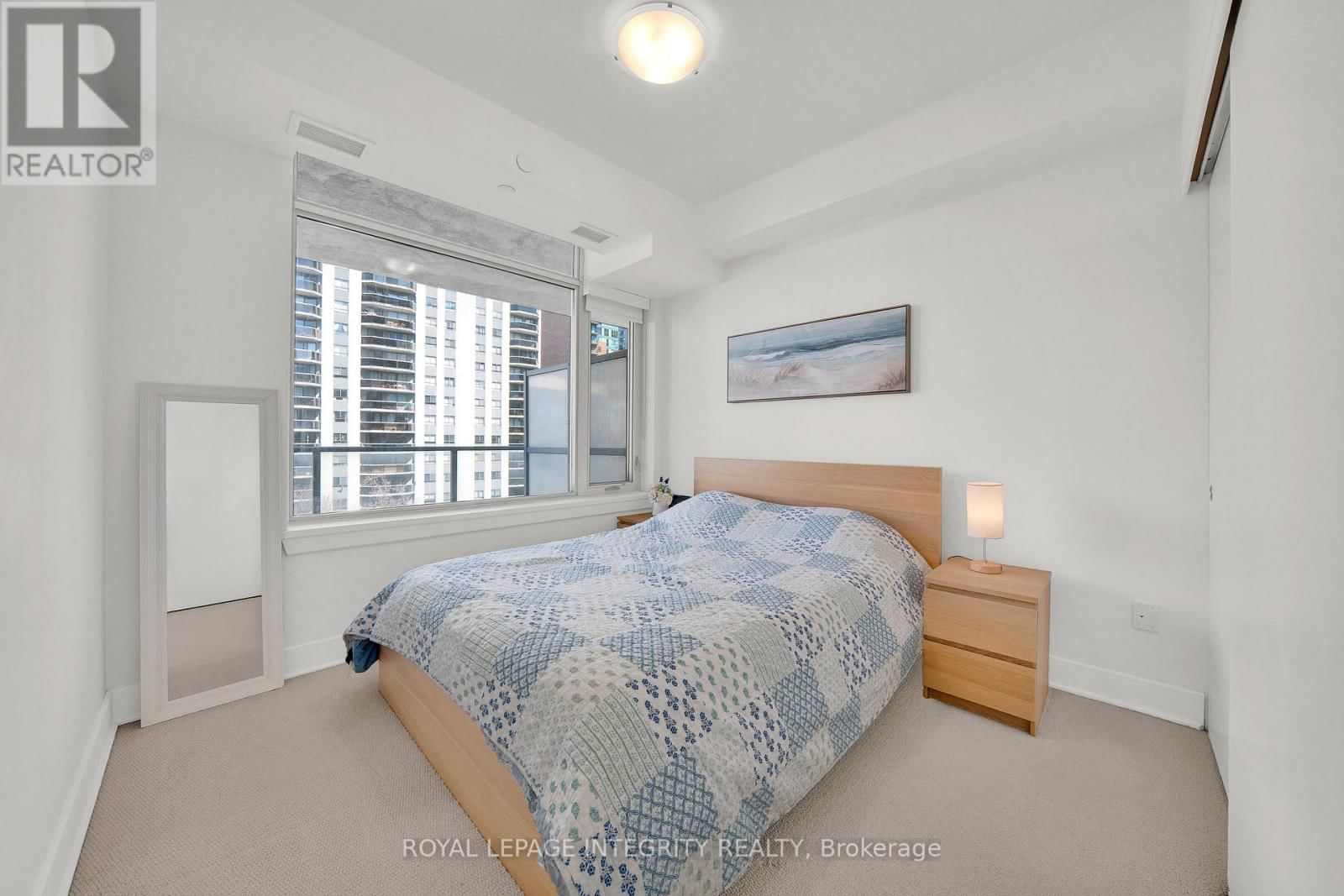 #604 - 255 BAY STREET Image 23