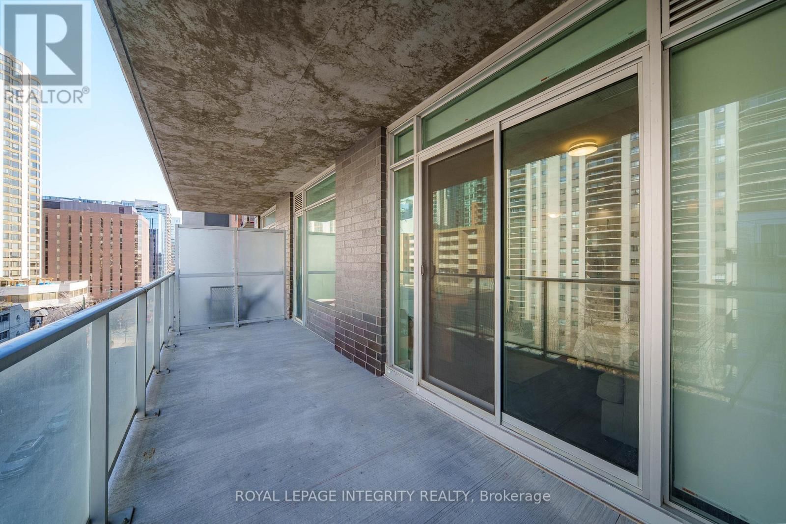 #604 - 255 BAY STREET Image 27