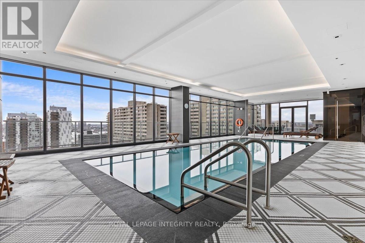 #604 - 255 BAY STREET Image 36