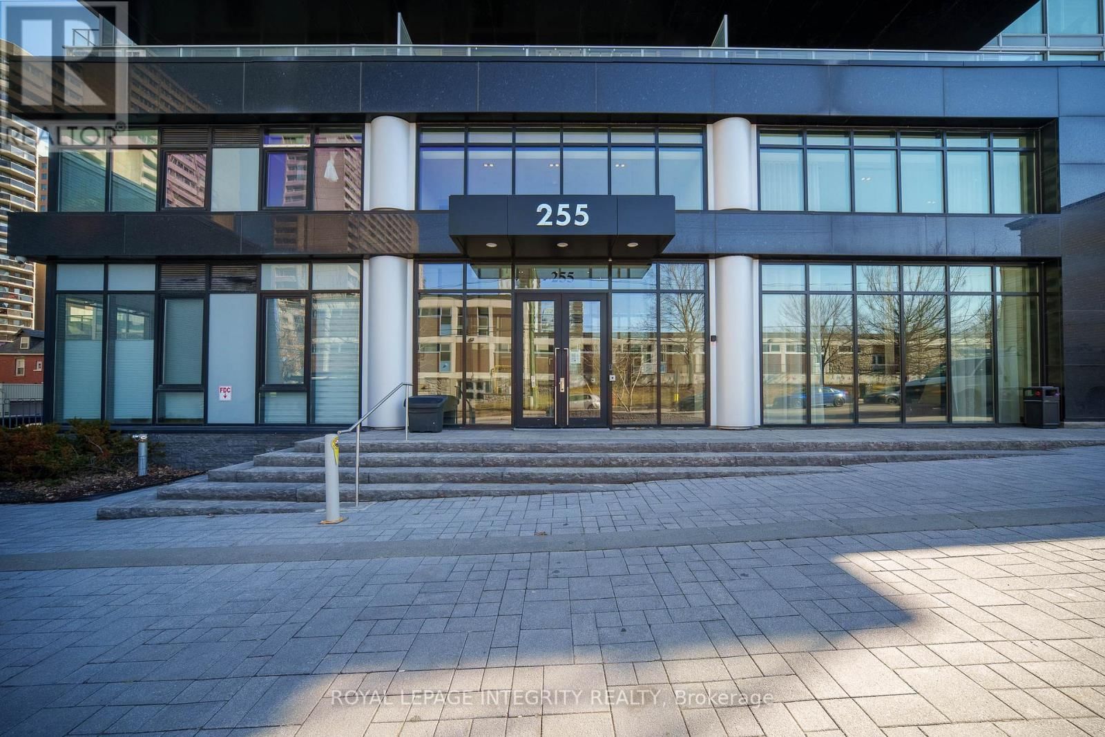 #604 - 255 BAY STREET Image 4