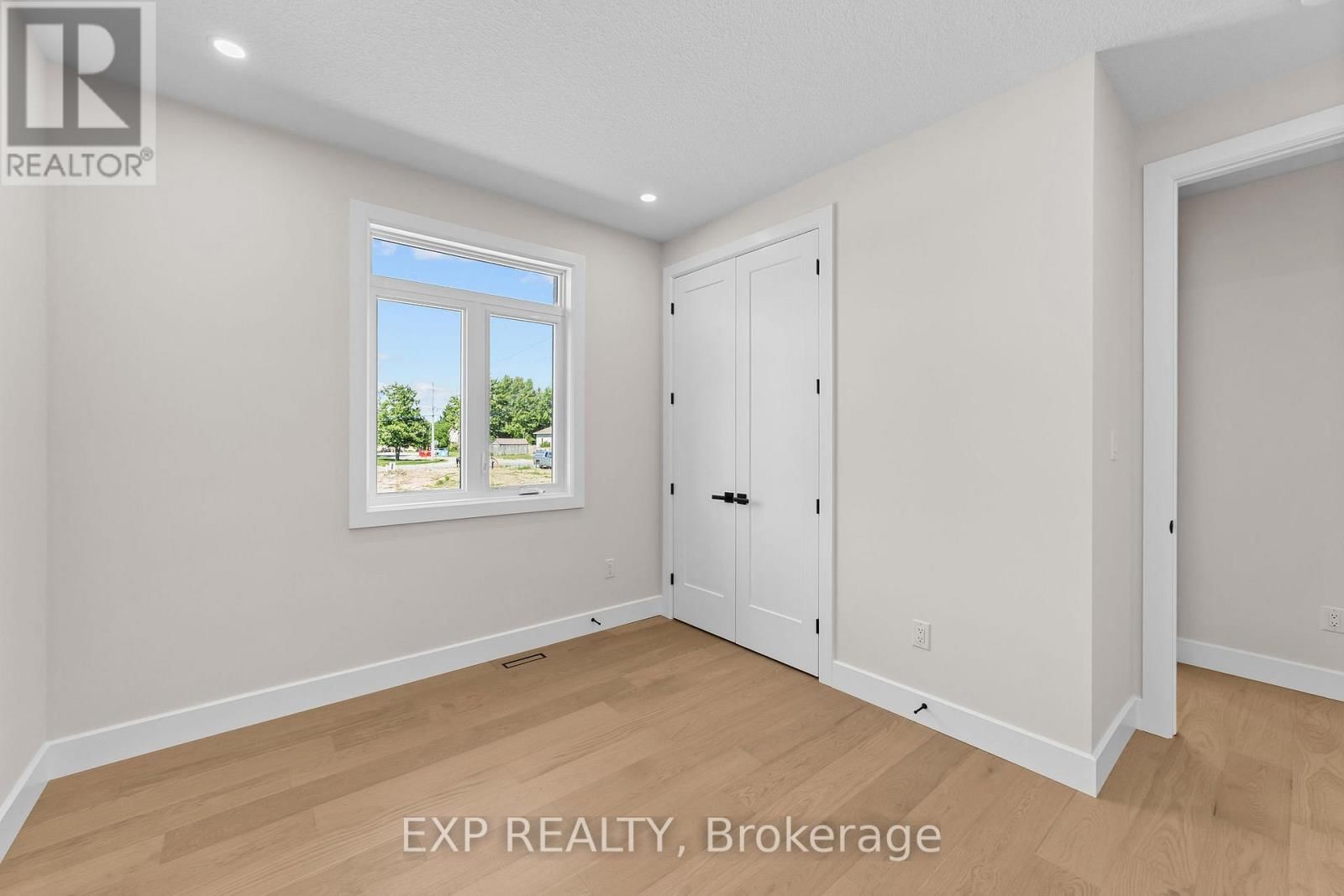 420 ERIE STREET Image 20