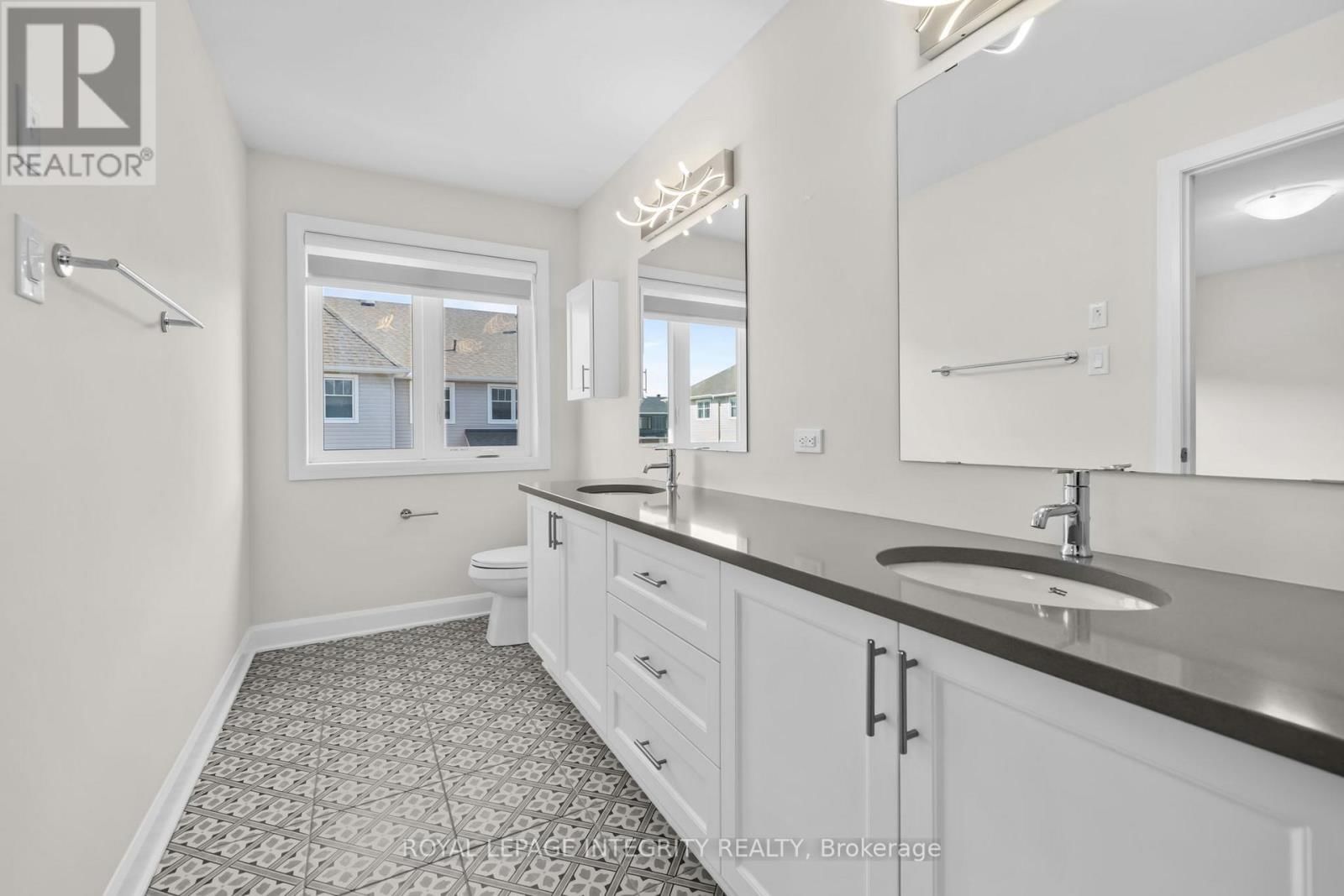 133 ANGELONIA CRESCENT Image 27