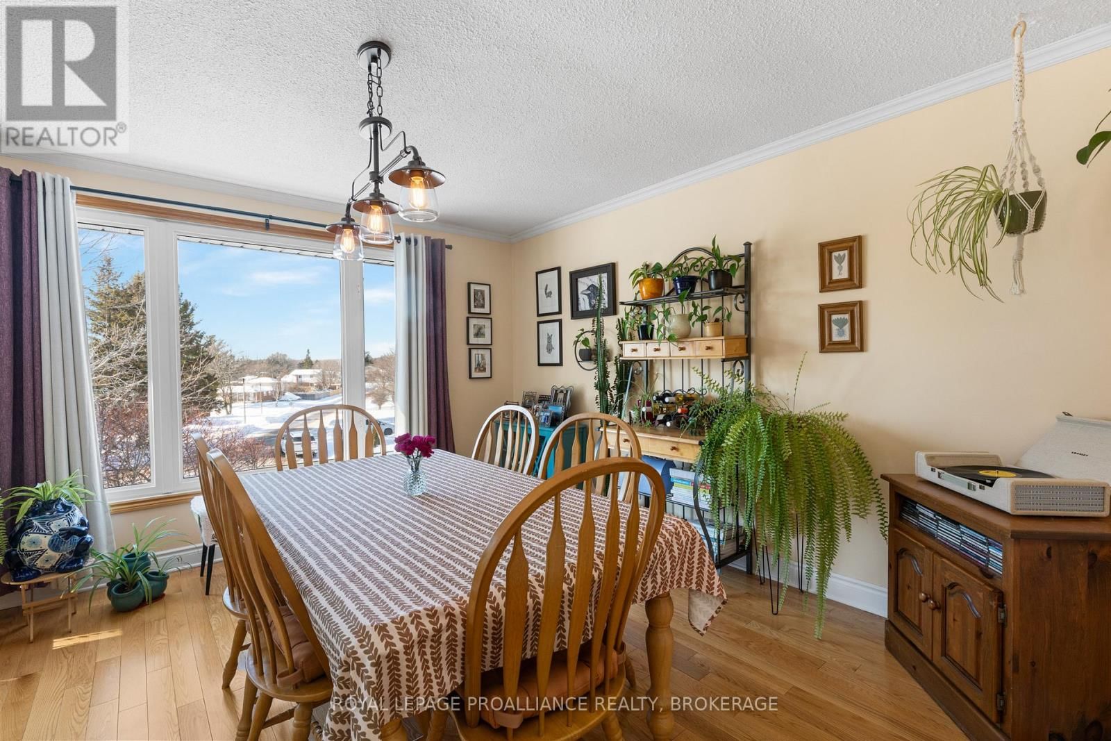 812 HILLSIDE DRIVE Image 13