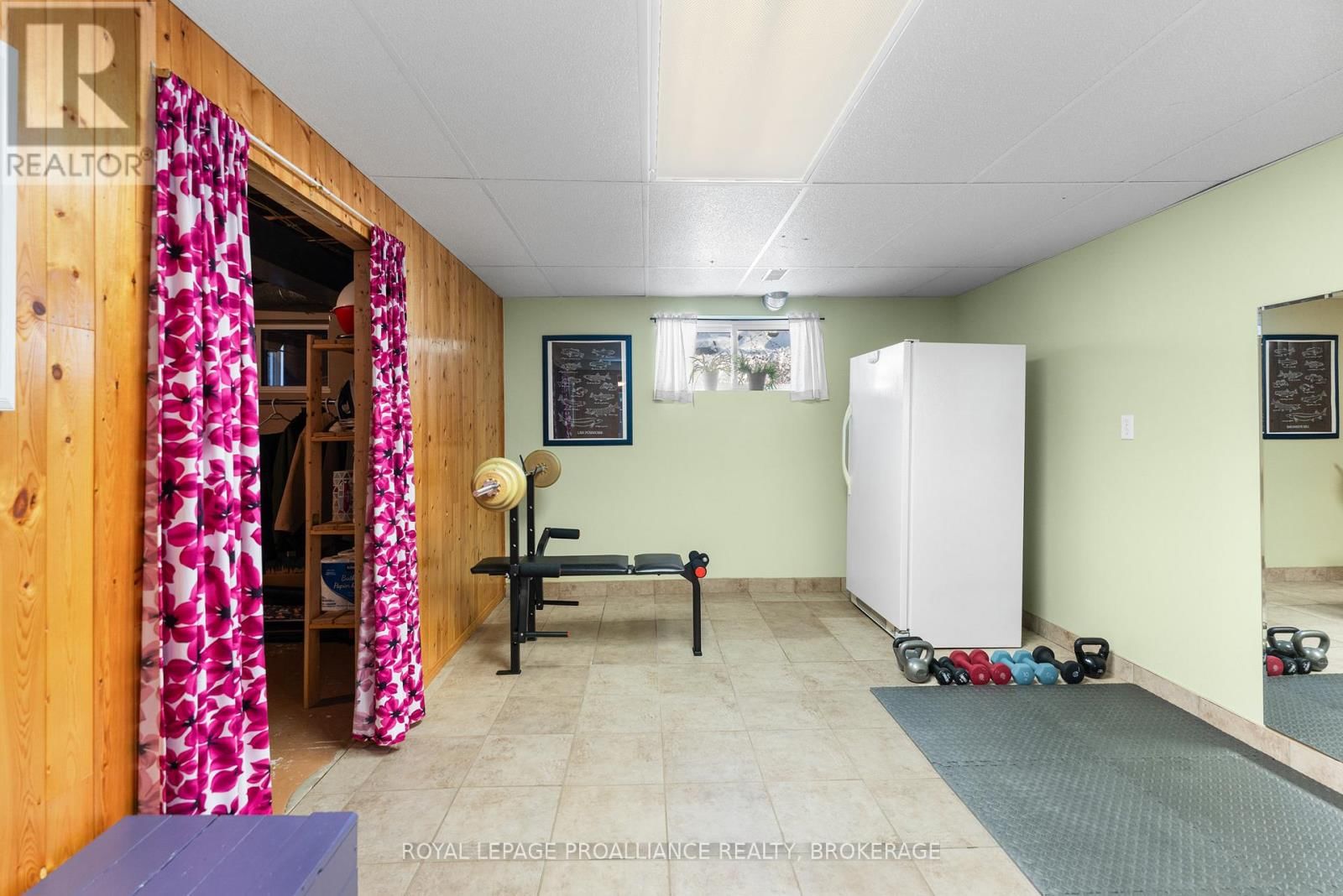 812 HILLSIDE DRIVE Image 24