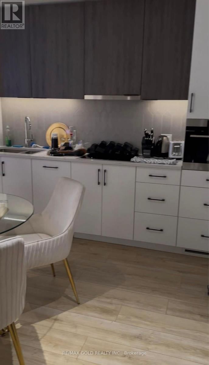 1302 - 741 KING STREET Image 8