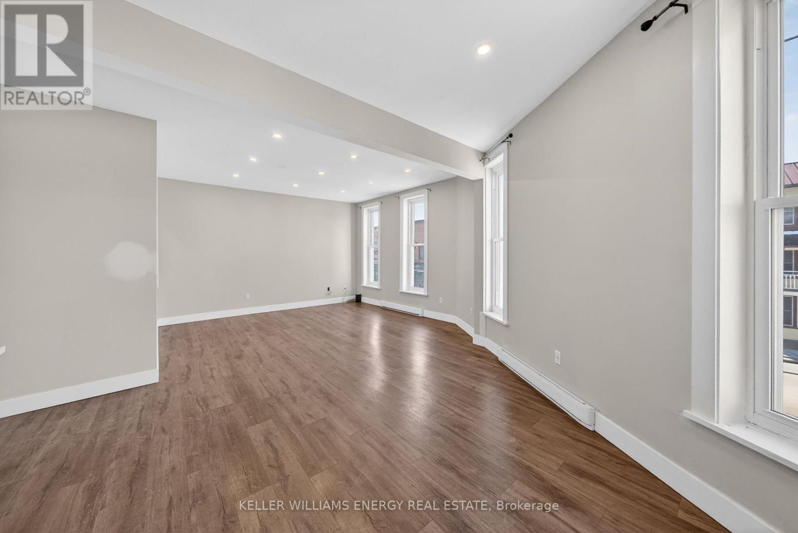 302 PICTON MAIN STREET Image 18