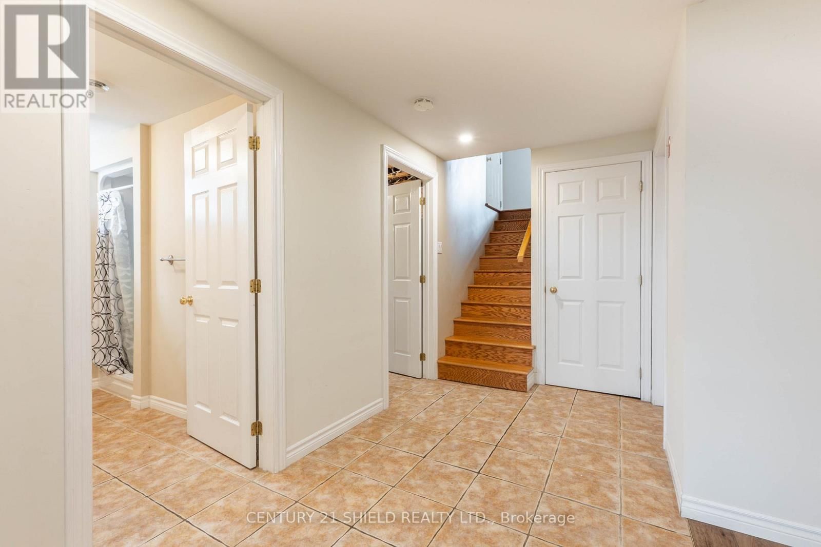 127 HEMLOCK CRESCENT Image 23