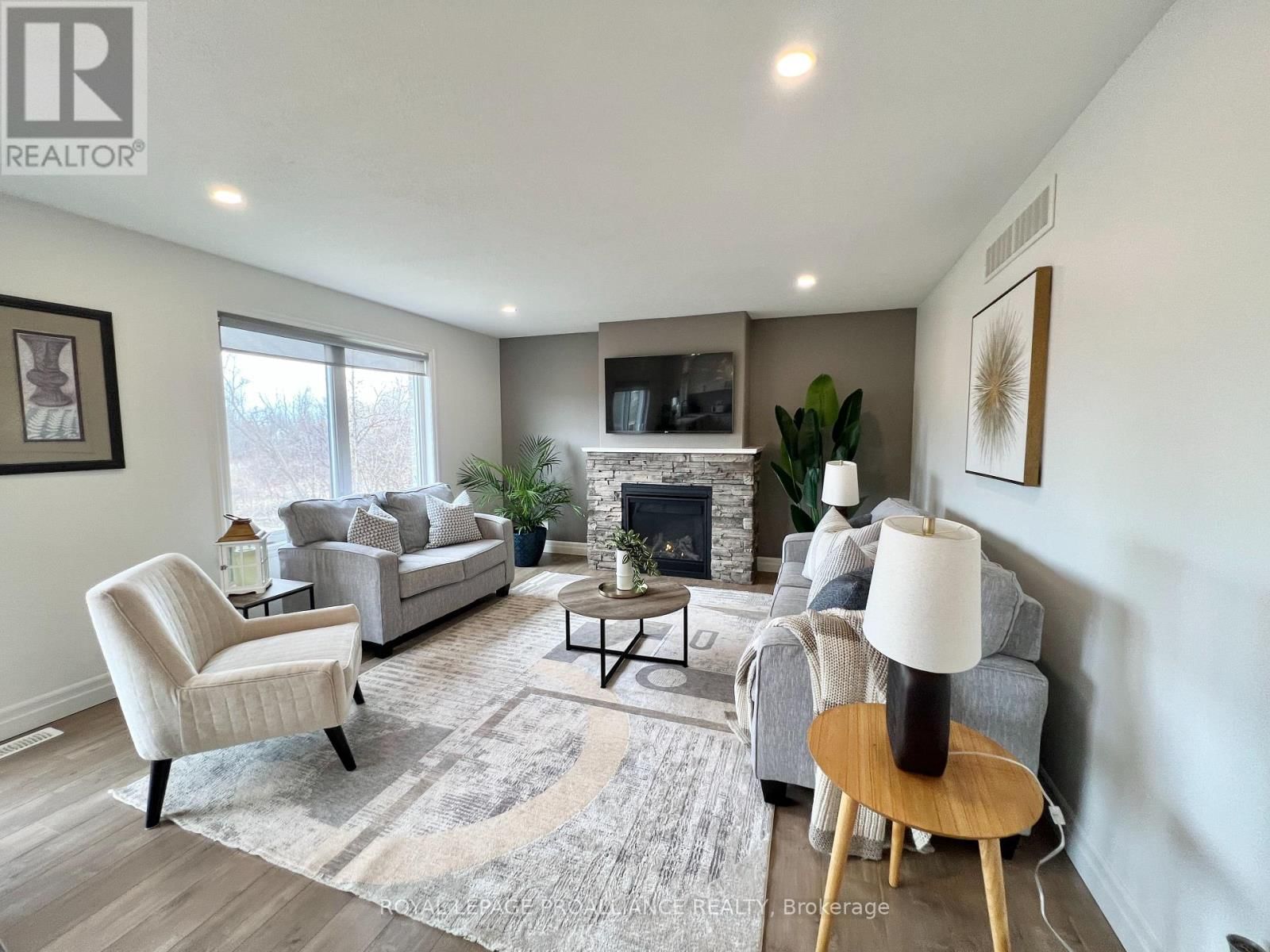 55 LANARK DRIVE Image 16