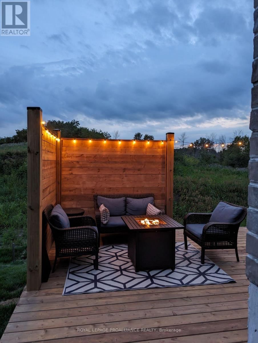 55 LANARK DRIVE Image 36