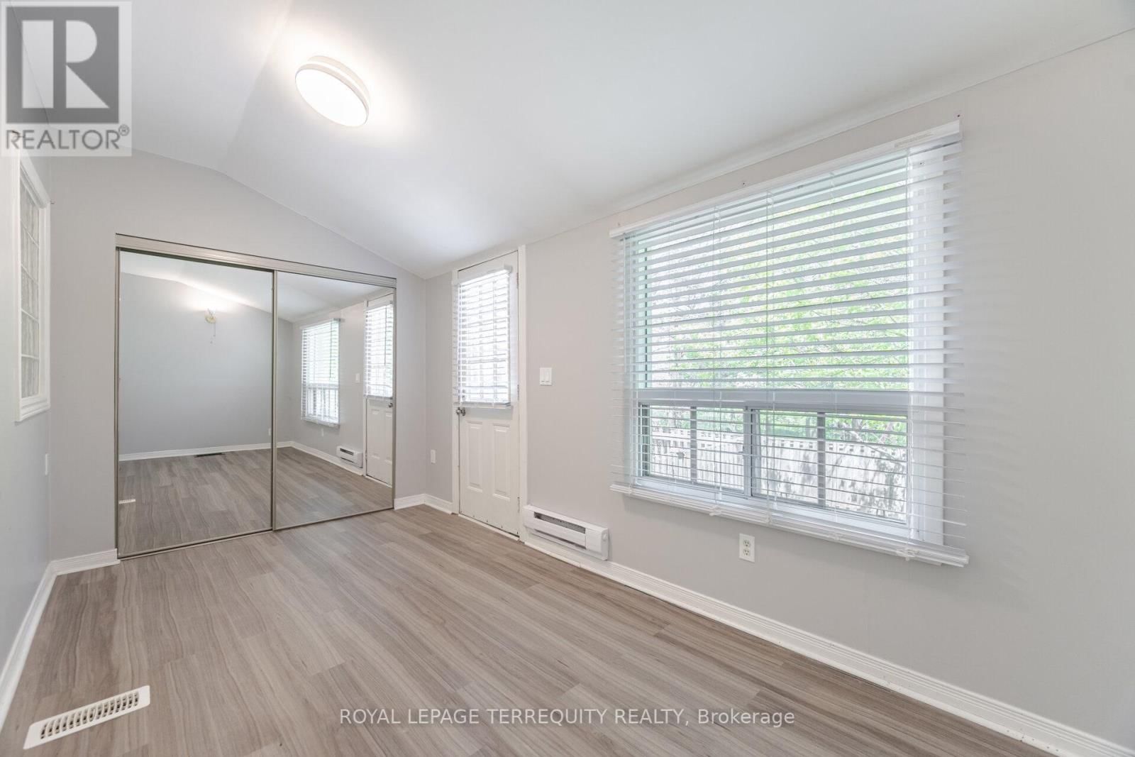 16 ROYAL AVENUE Image 13