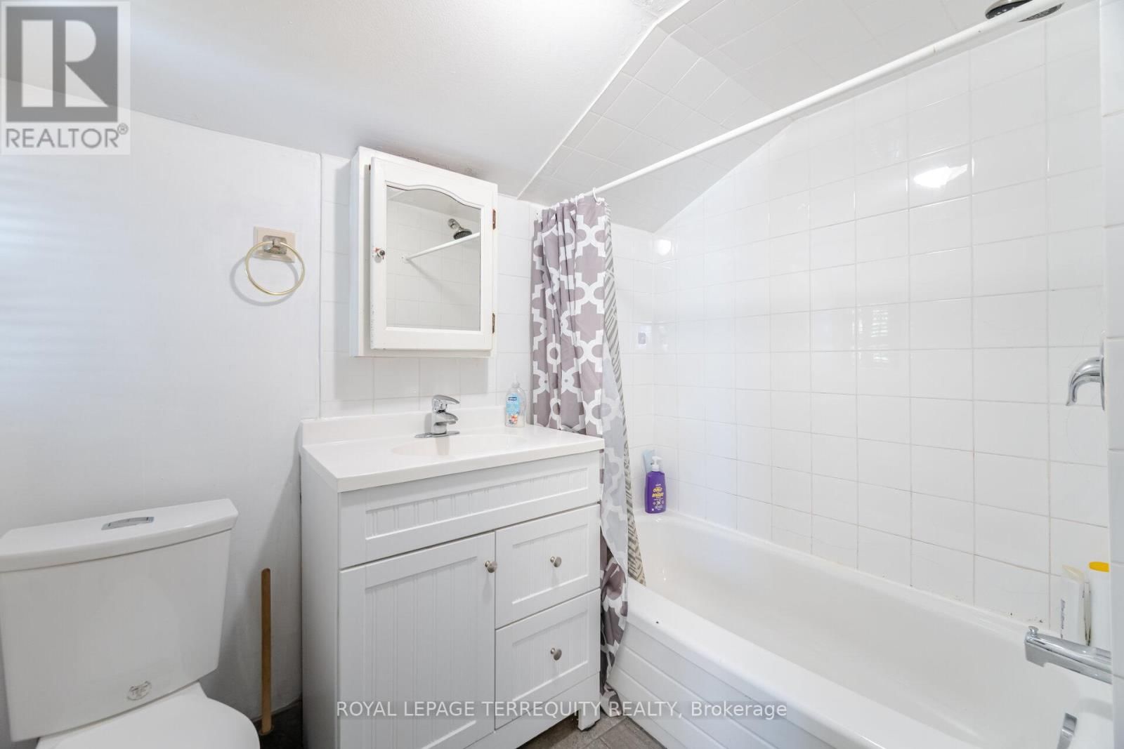 16 ROYAL AVENUE Image 22