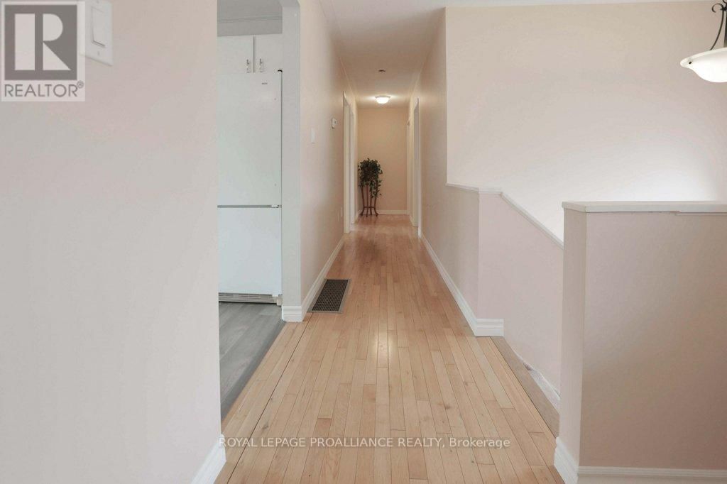 90 LIVINGSTONE AVENUE WEST Image 18