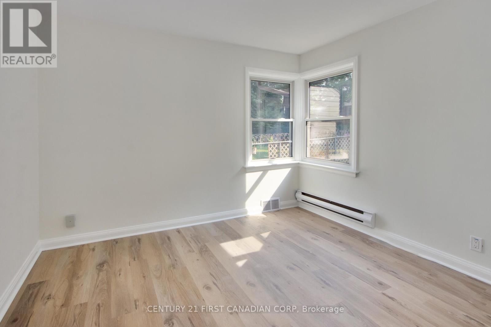 459 RIVERSIDE DRIVE Image 12