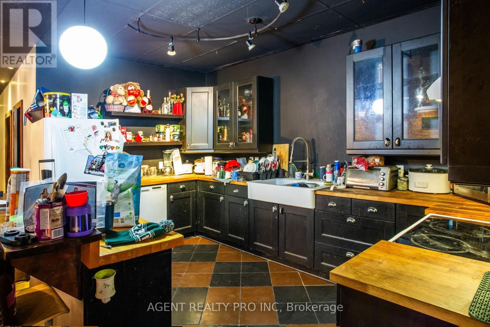 419 DUNDAS STREET Image 26