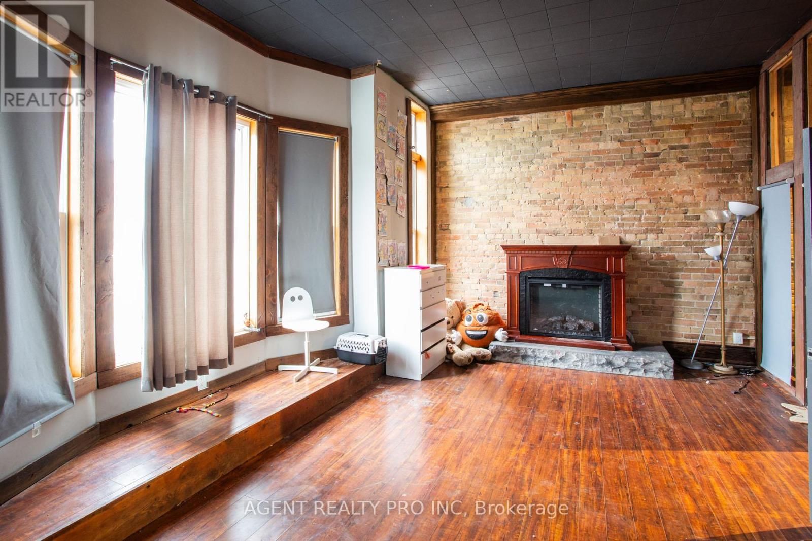 419 DUNDAS STREET Image 41