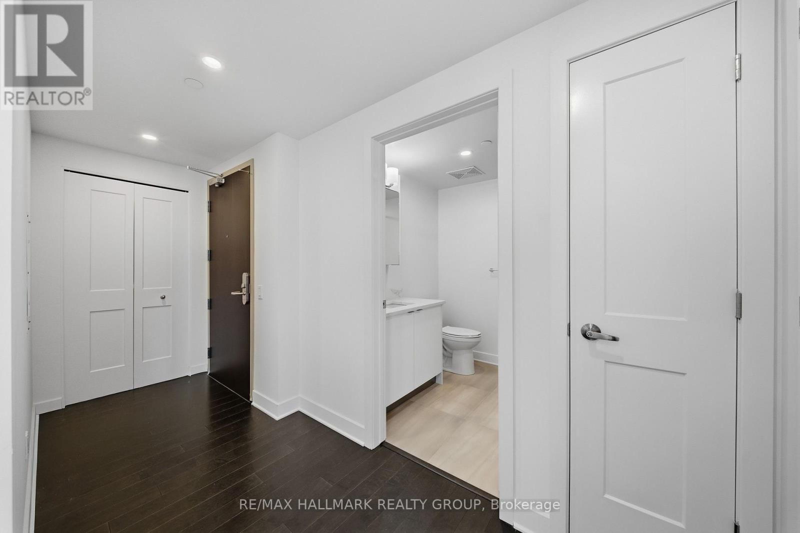 2406 - 180 GEORGE STREET Image 3