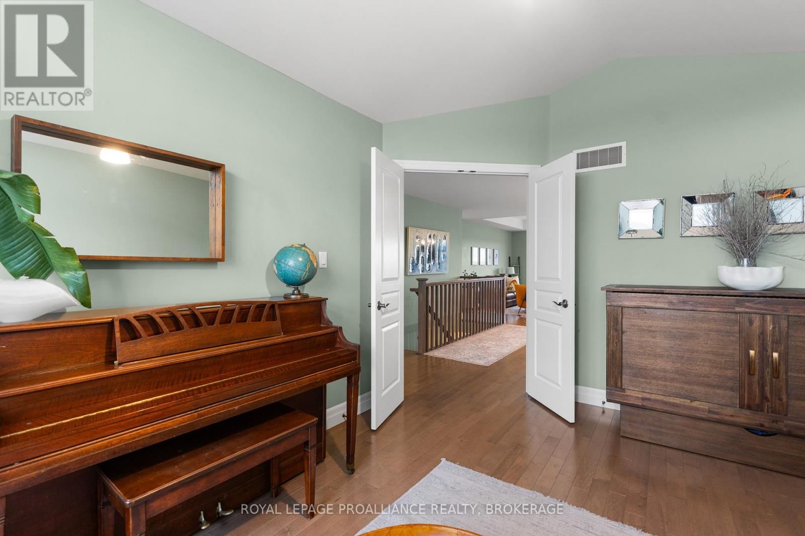 89 HARTWOOD CRESCENT Image 25