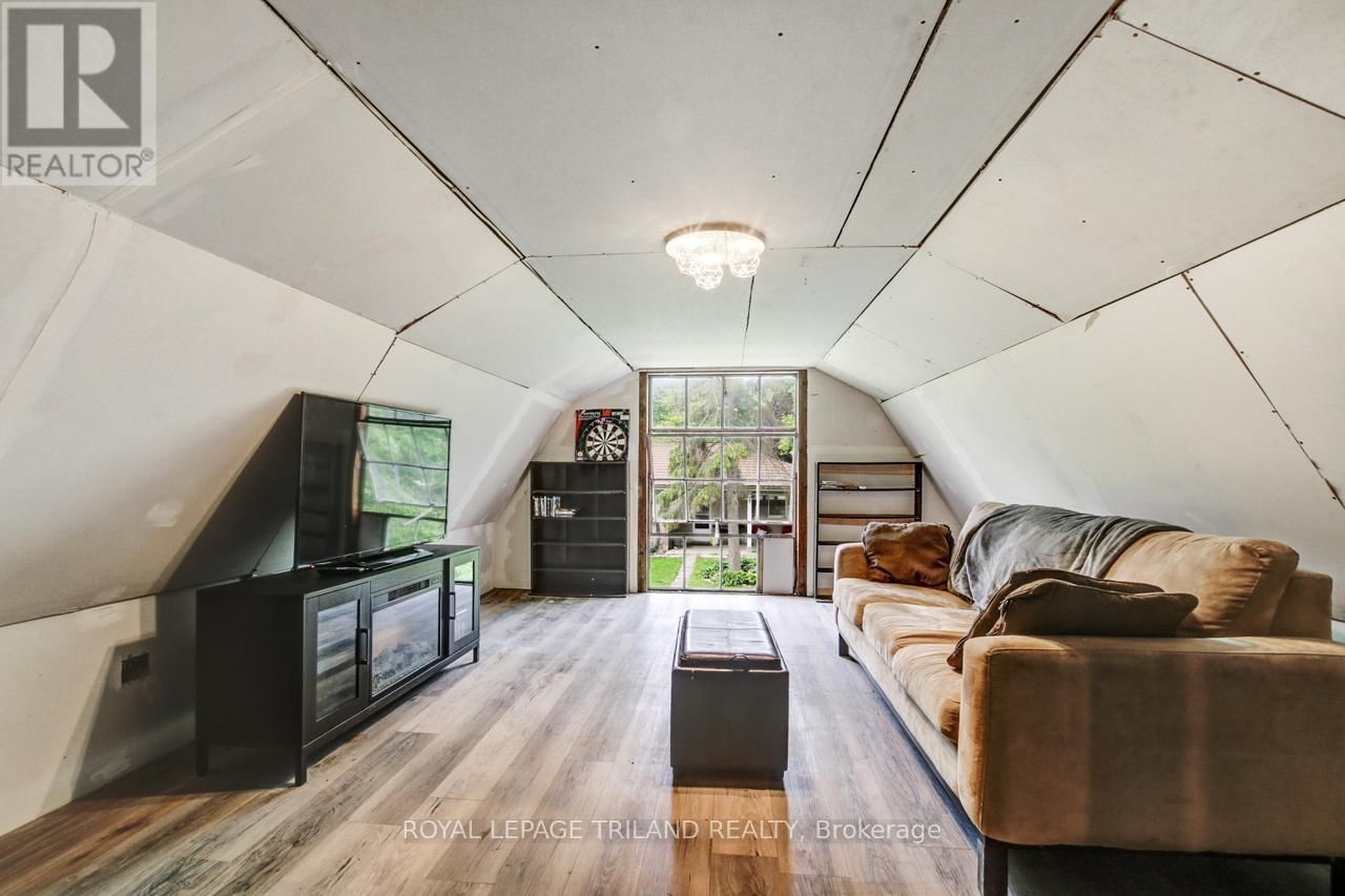 9460 CURRIE ROAD Image 49