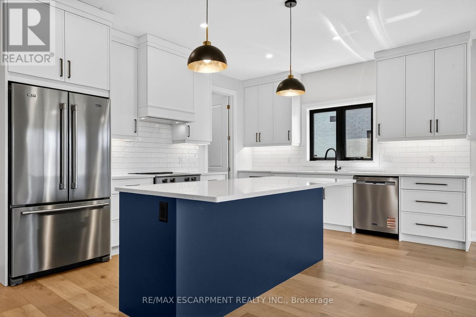 6192 CURLIN CRESCENT Image 10