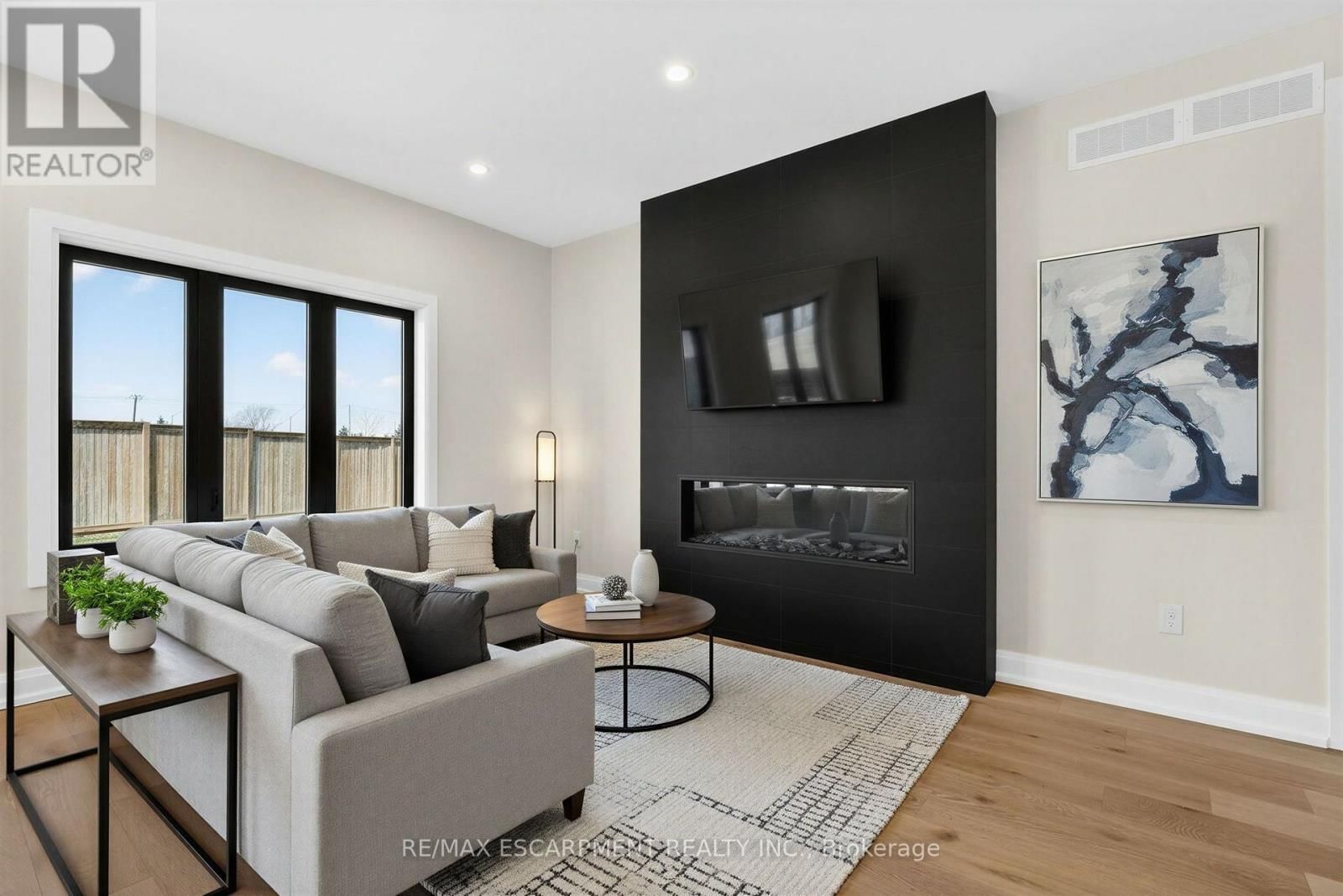 6192 CURLIN CRESCENT Image 21