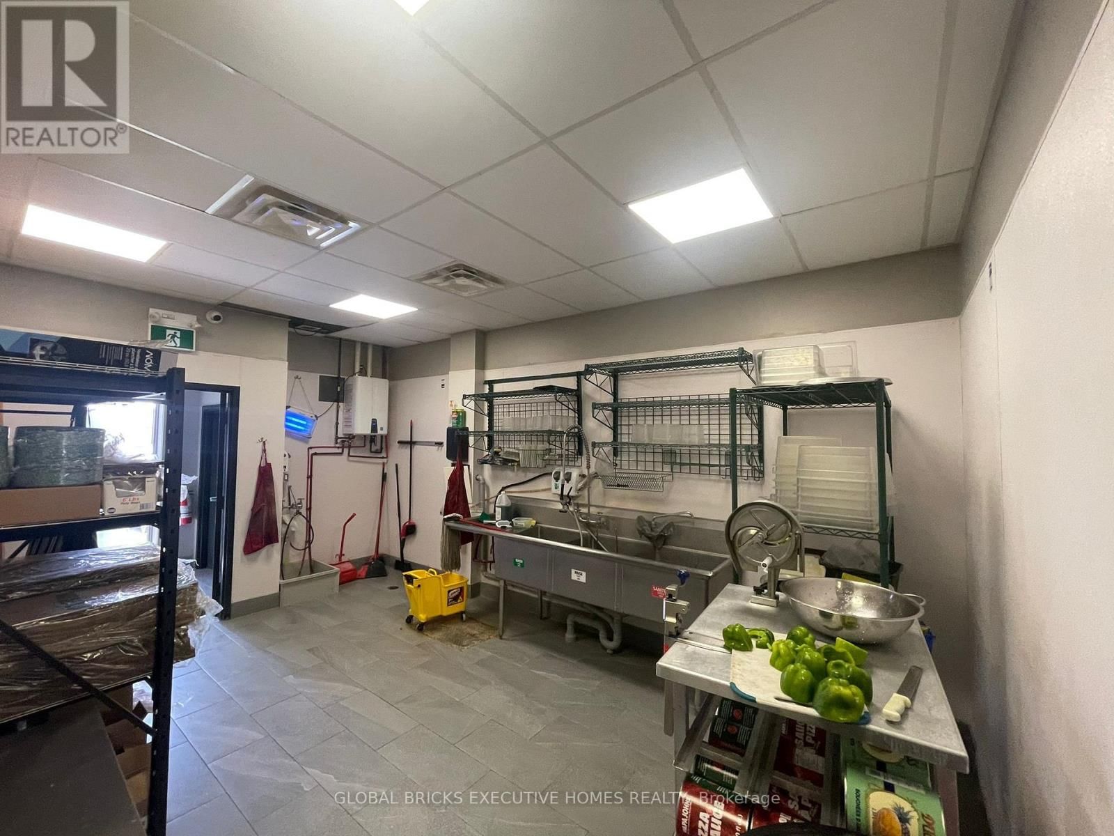 1060 ONTARIO STREET Image 10