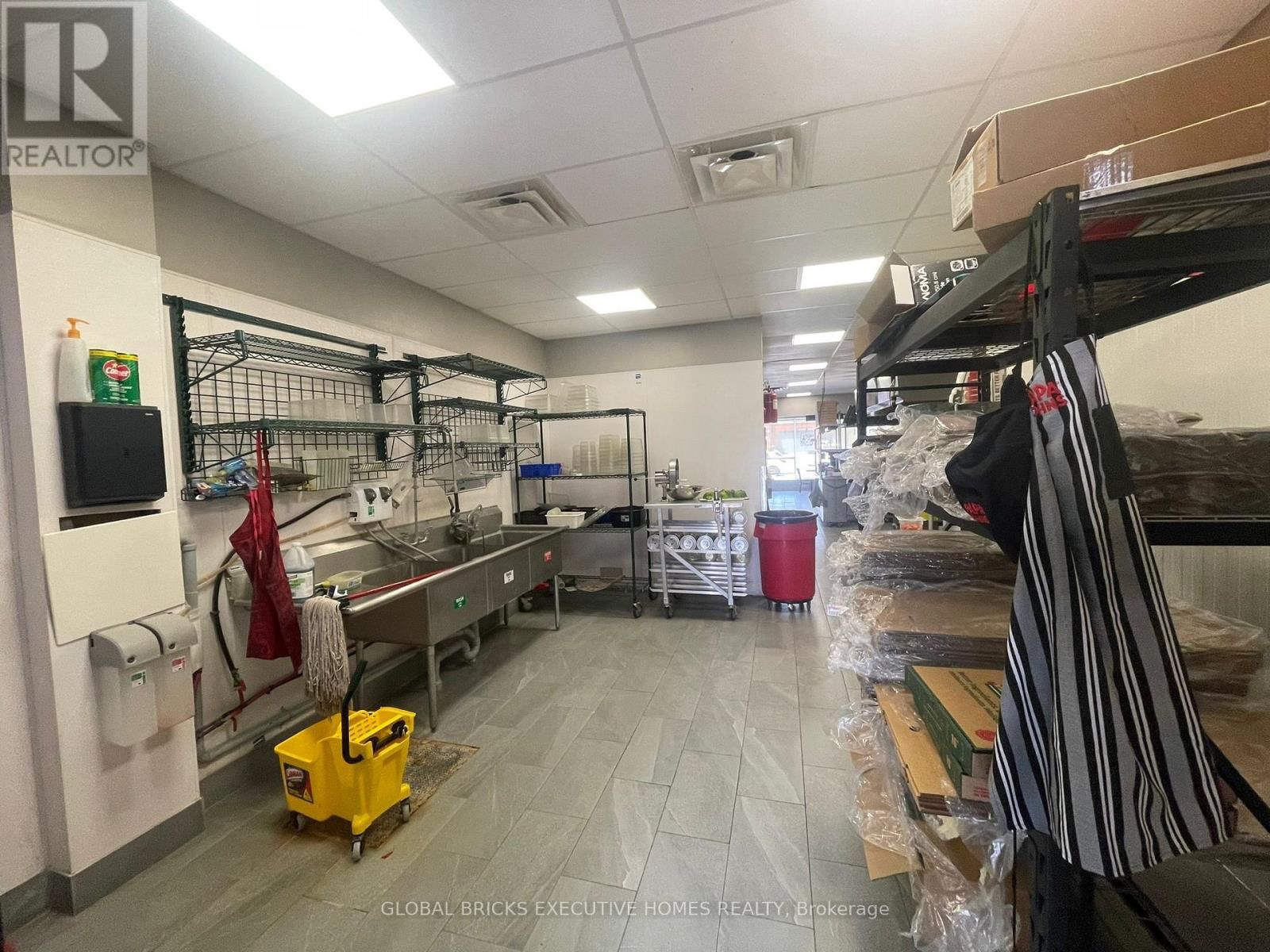 1060 ONTARIO STREET Image 11