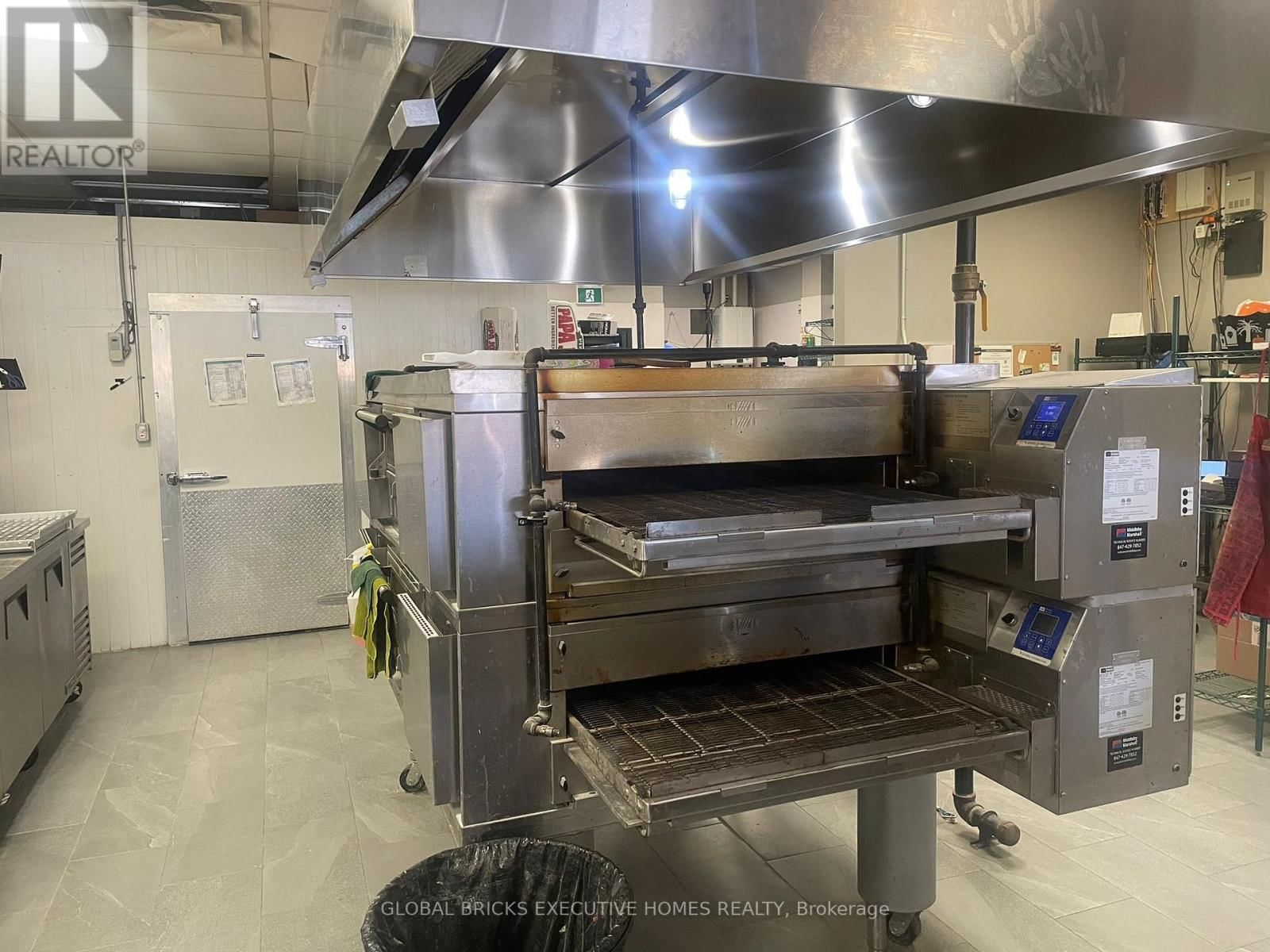 1060 ONTARIO STREET Image 17