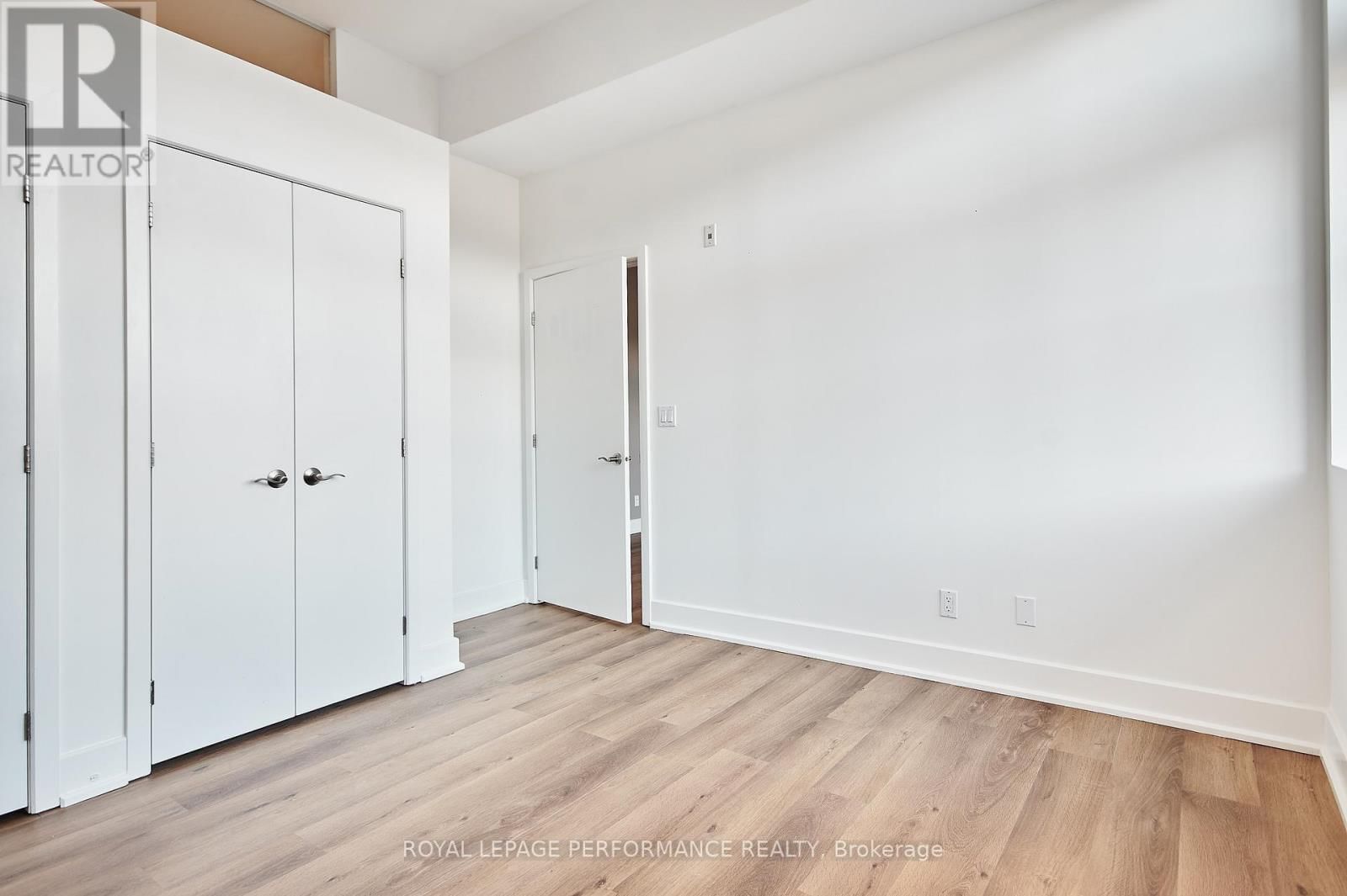 212 - 345 ST DENIS STREET Image 13