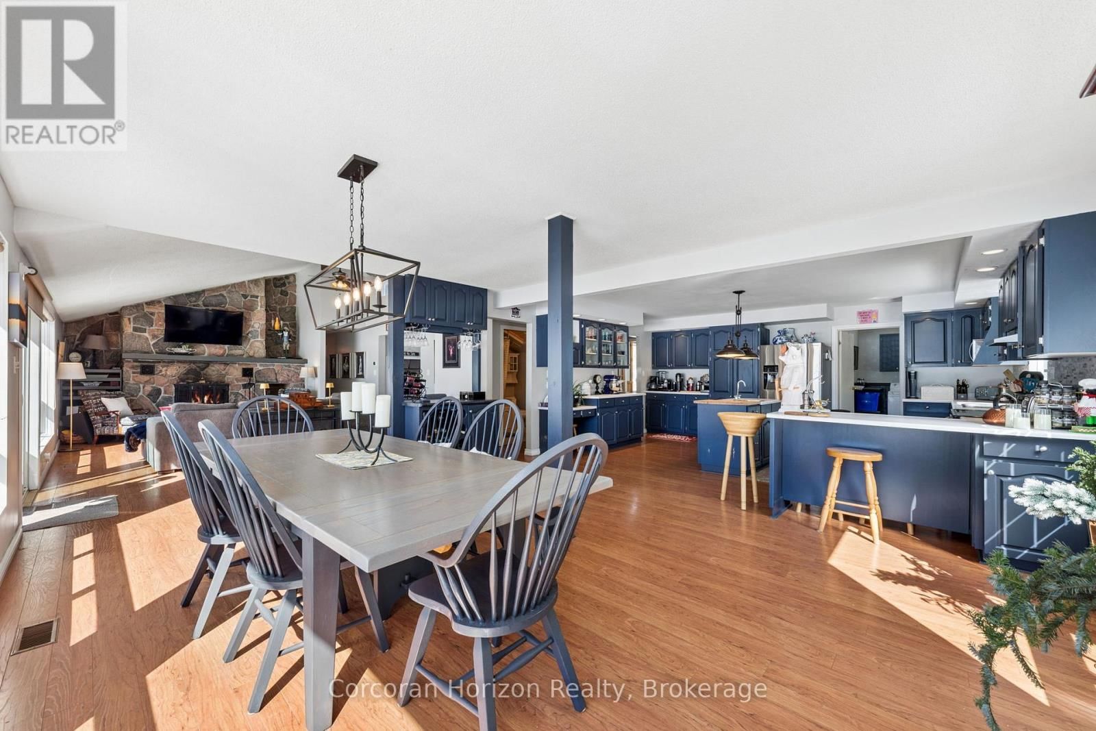 10 - 1021 HESNERS LAKE ROAD Image 18