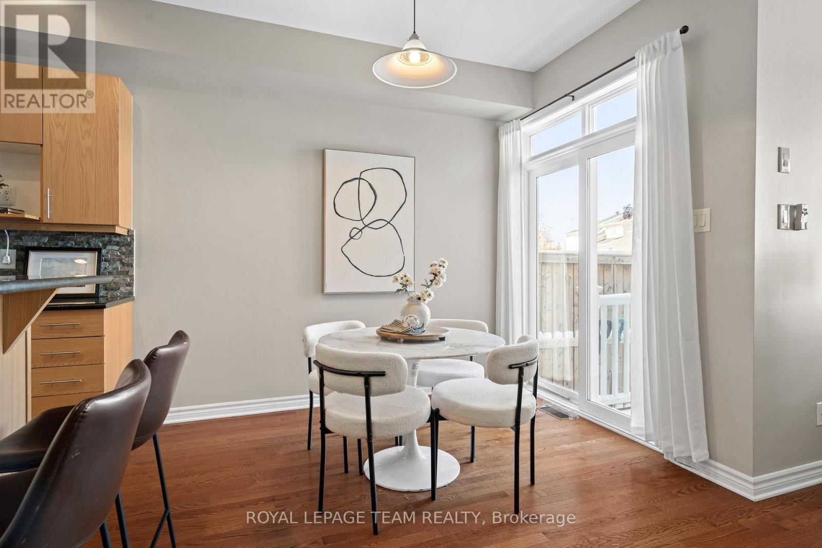 319 KINGBROOK DRIVE Image 9