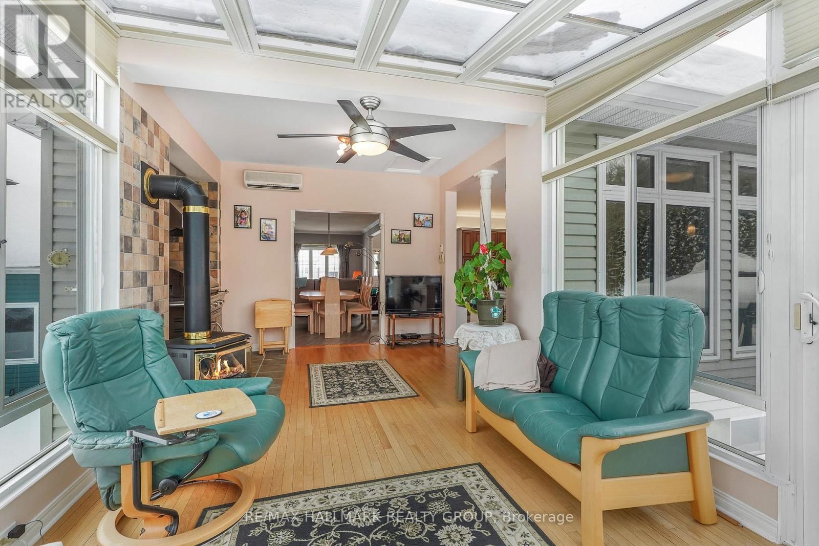 1103 DES PINS AVENUE Image 12