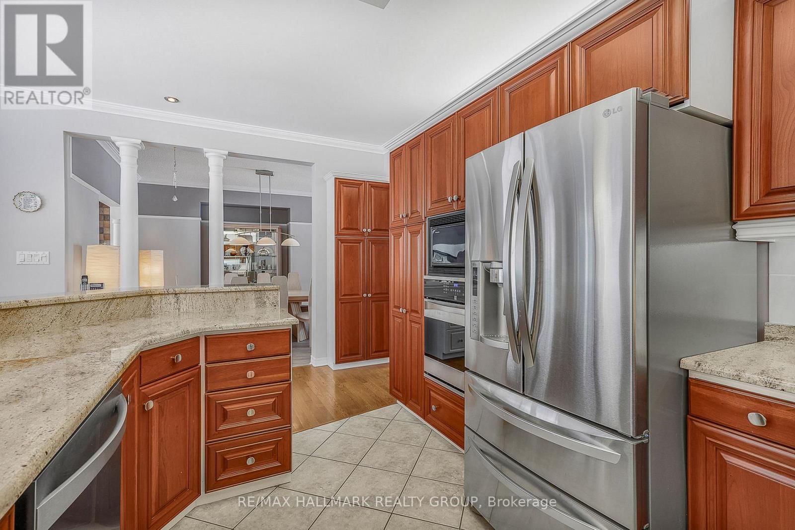 1103 DES PINS AVENUE Image 16