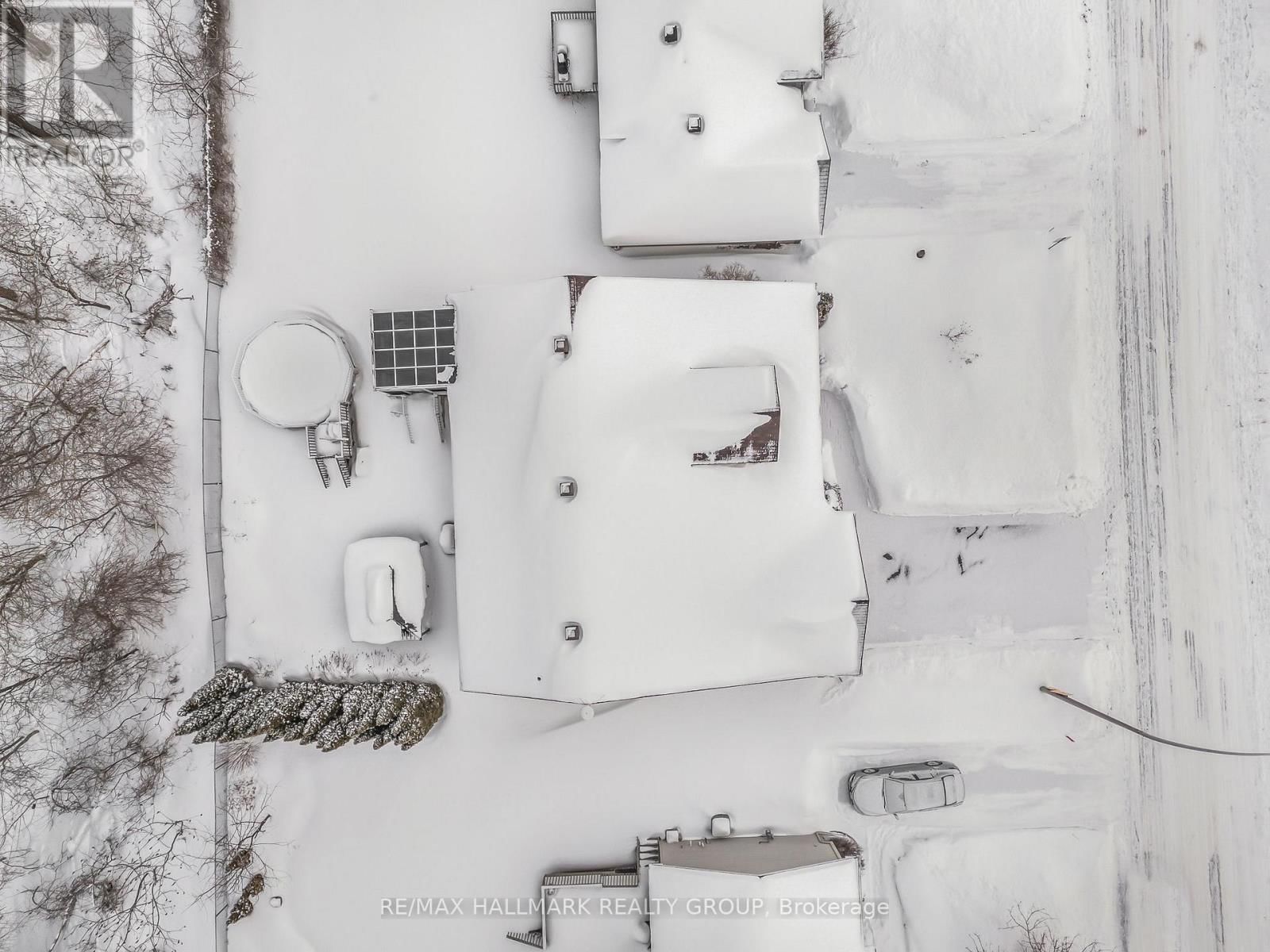 1103 DES PINS AVENUE Image 36