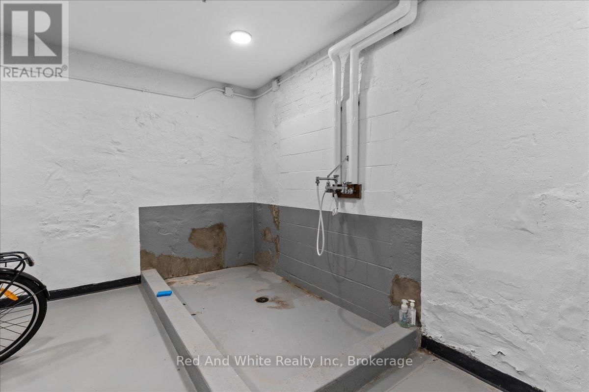 401 - 19 GUELPH AVENUE Image 32