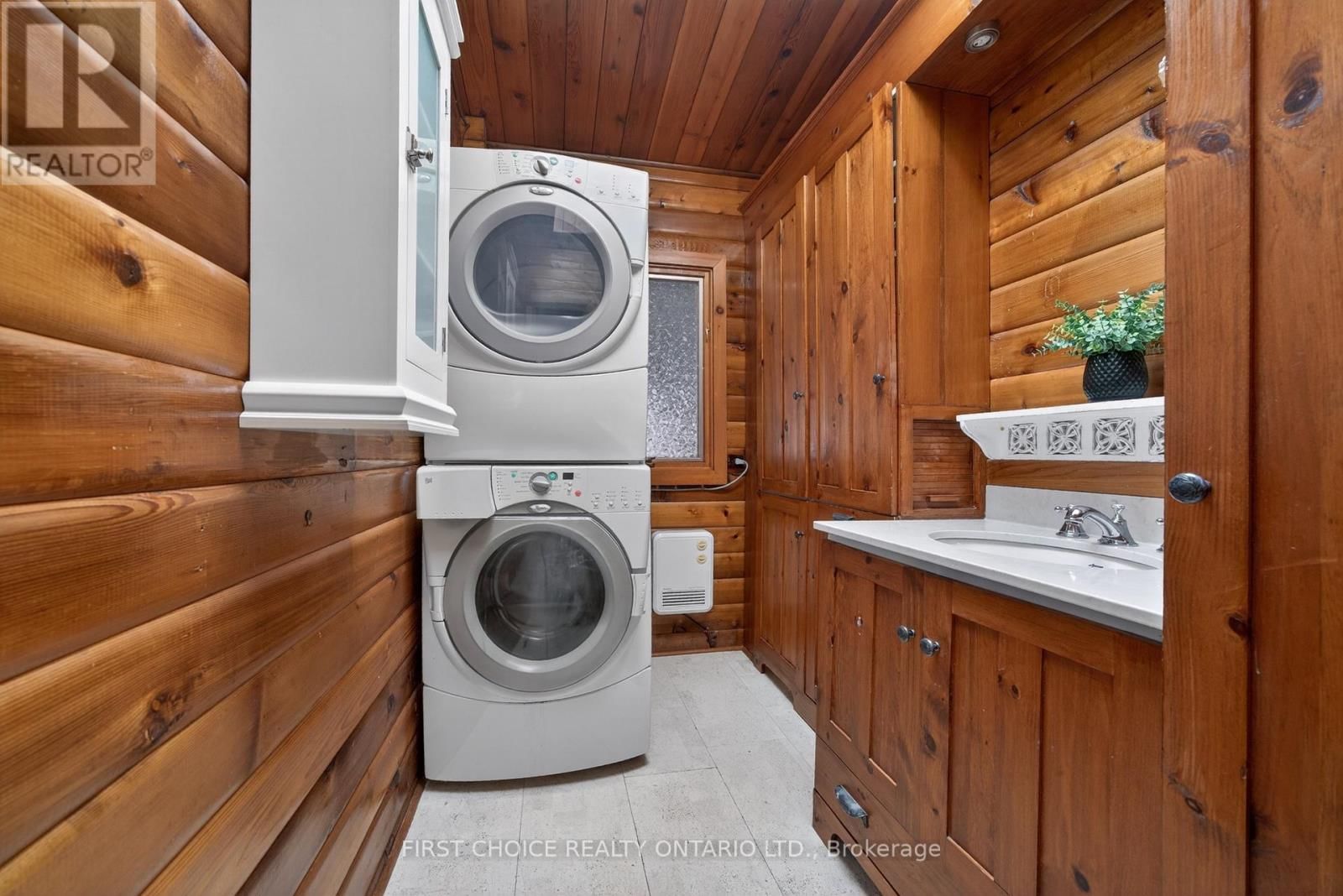 2890 BARLOW CRESCENT Image 35