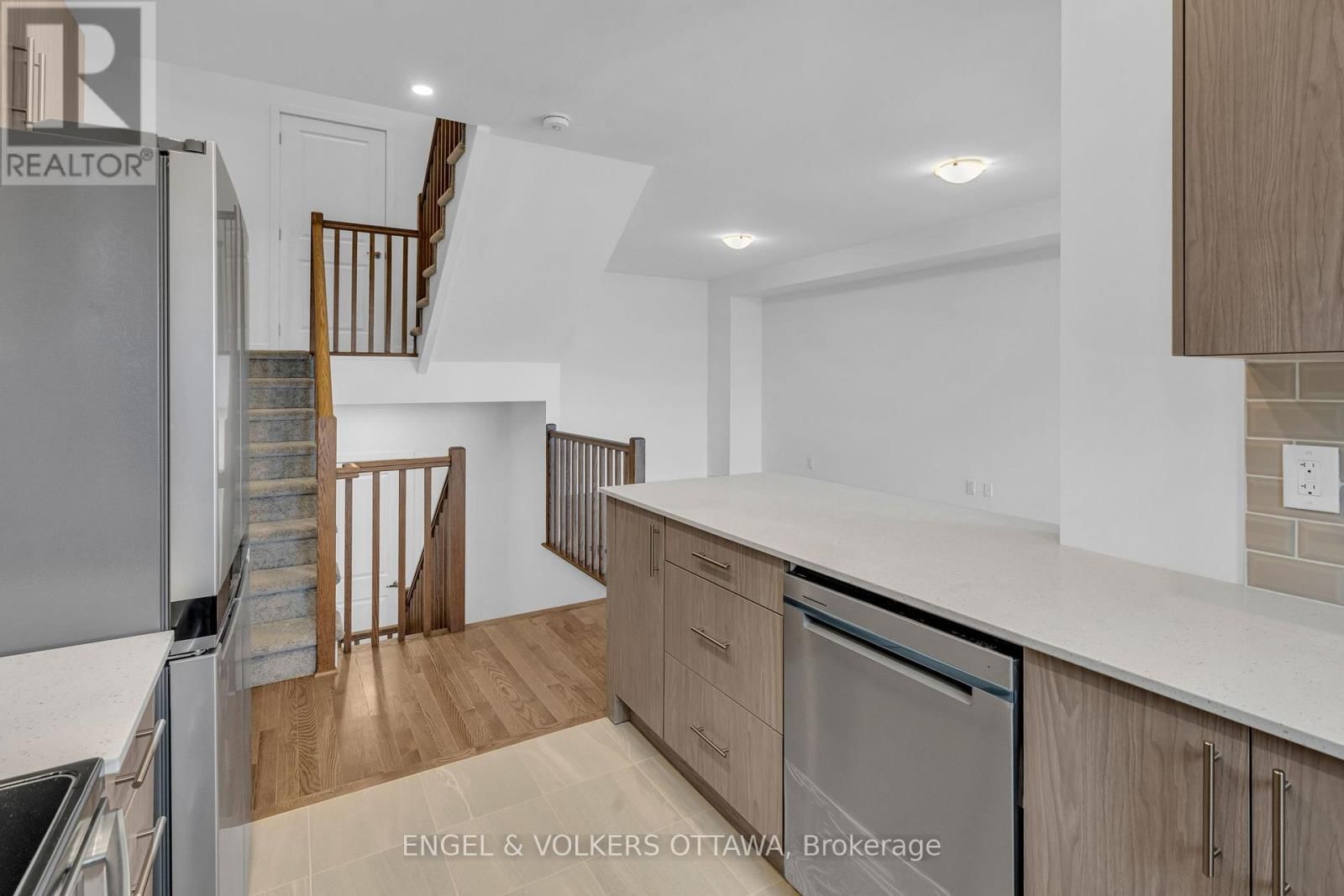 802 ANCIANO CRESCENT Image 7